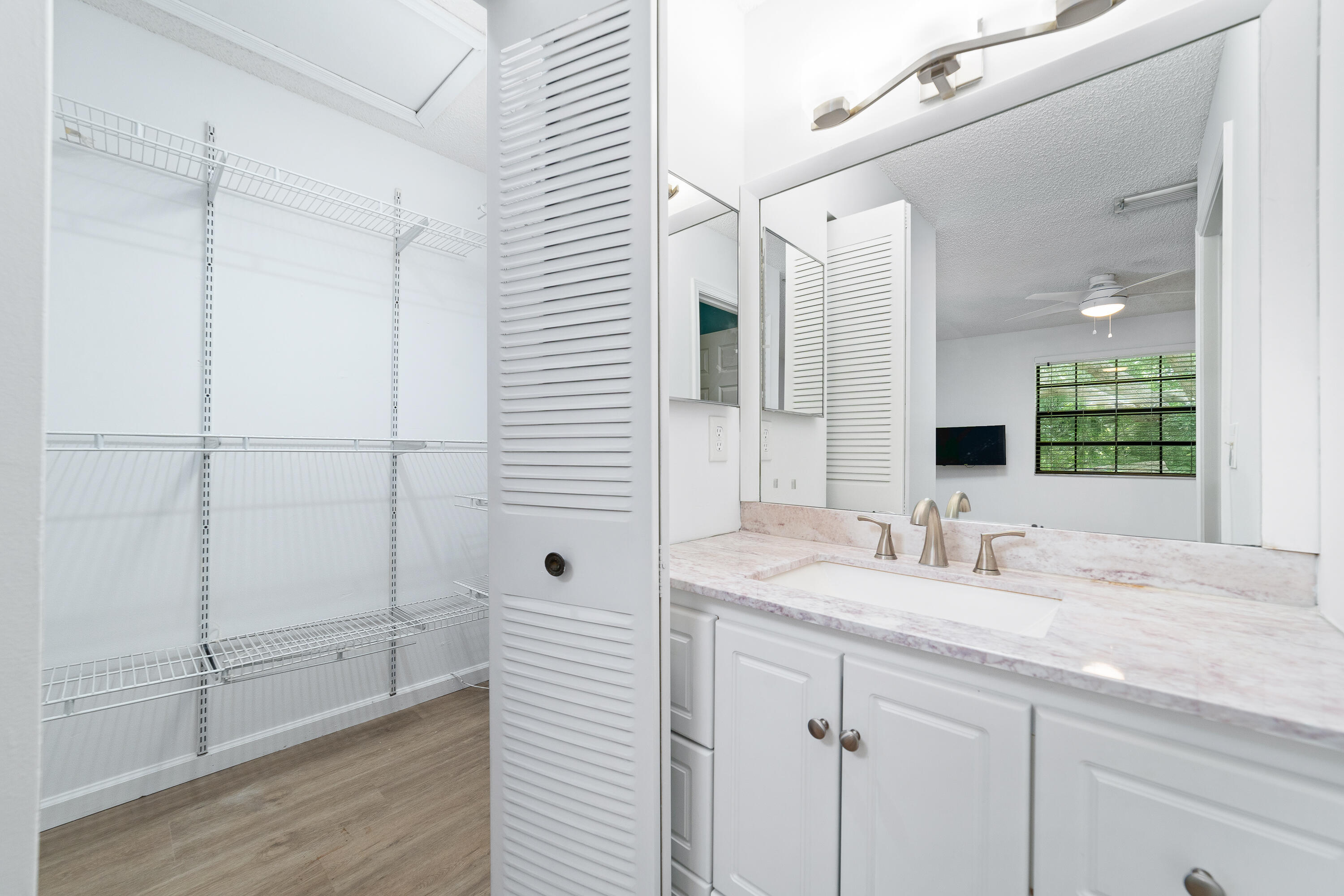 LAKE WINDWOOD CONDO - Residential Lease