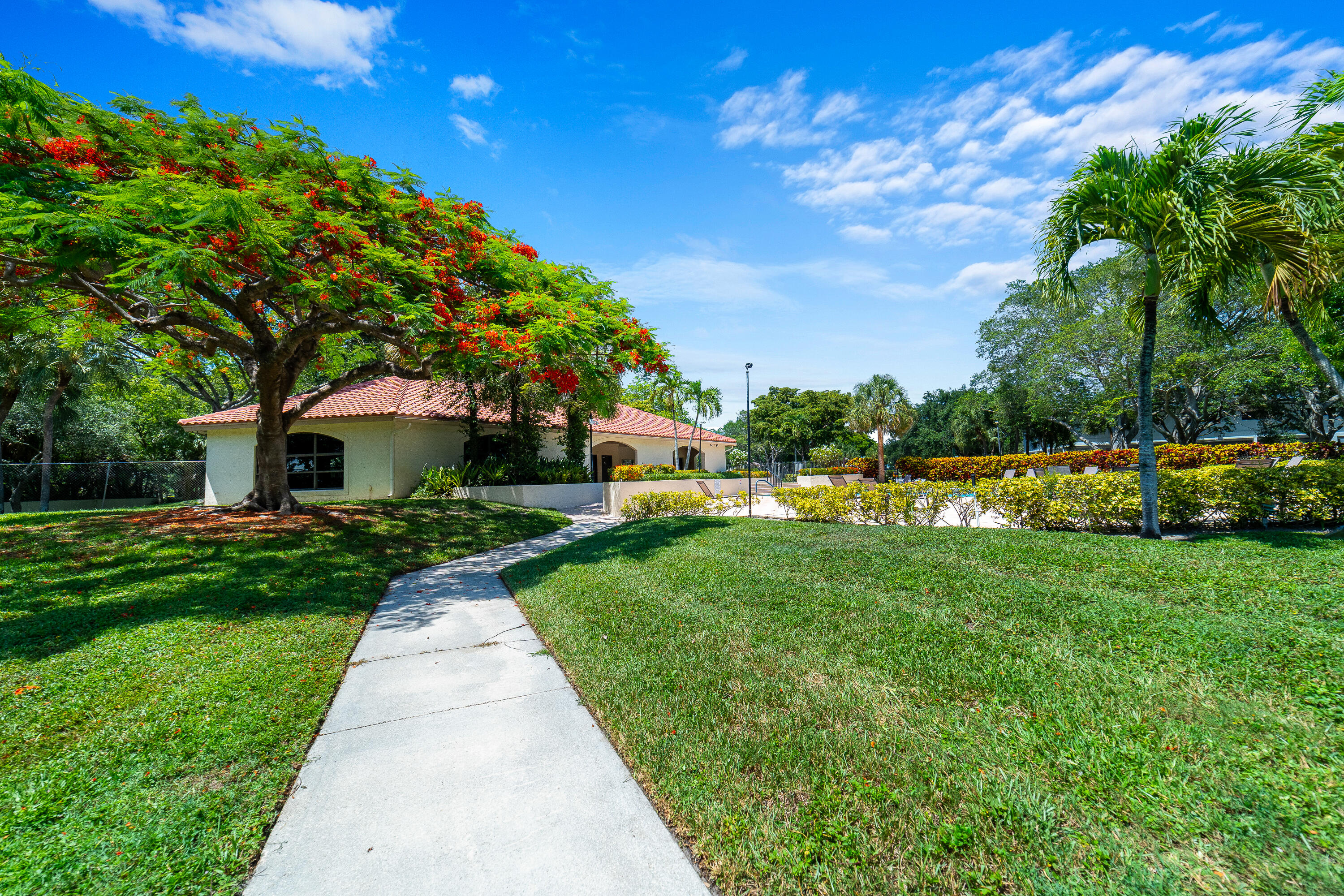 LAKE WINDWOOD CONDO - Residential Lease