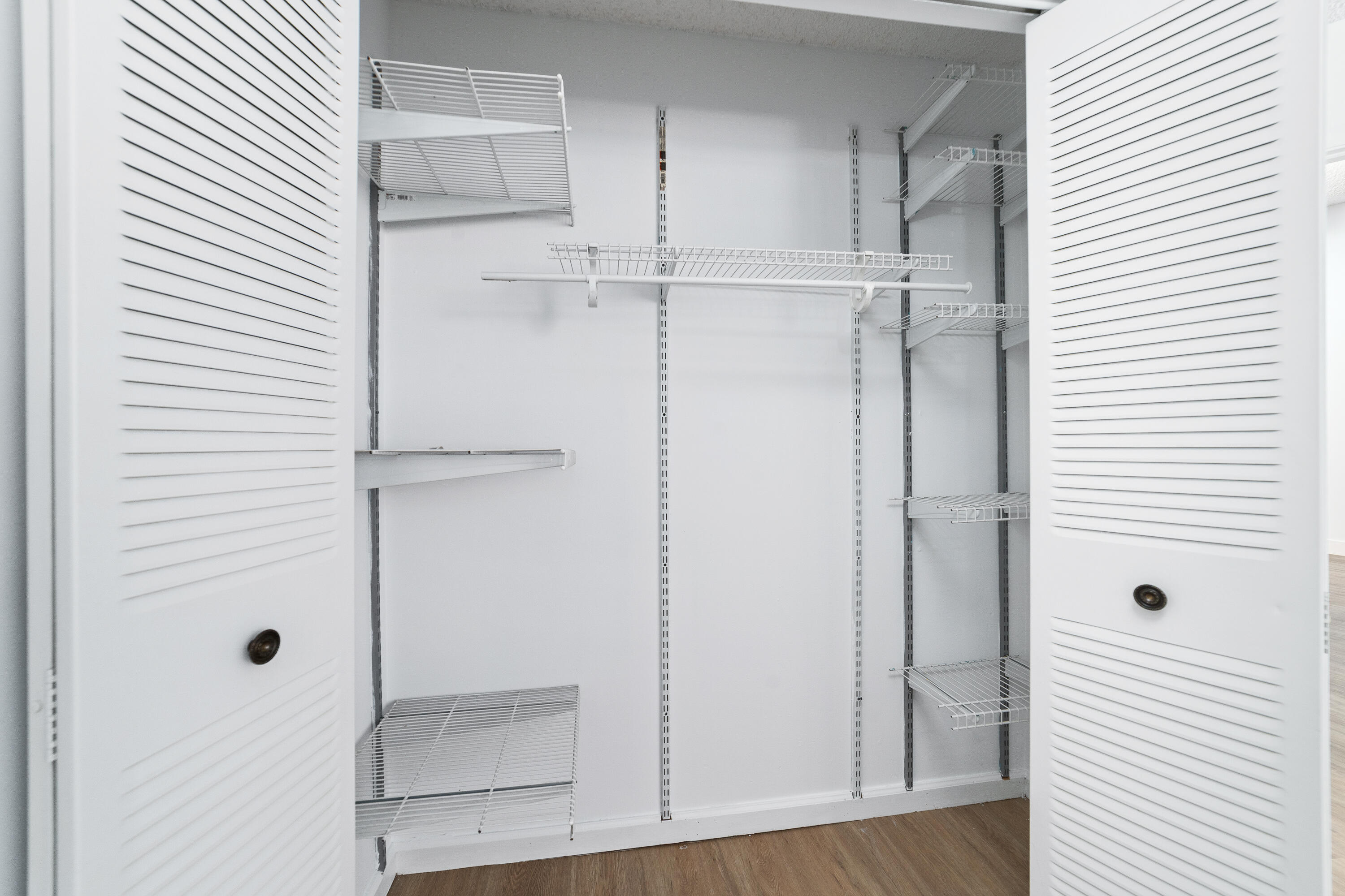 LAKE WINDWOOD CONDO - Residential Lease