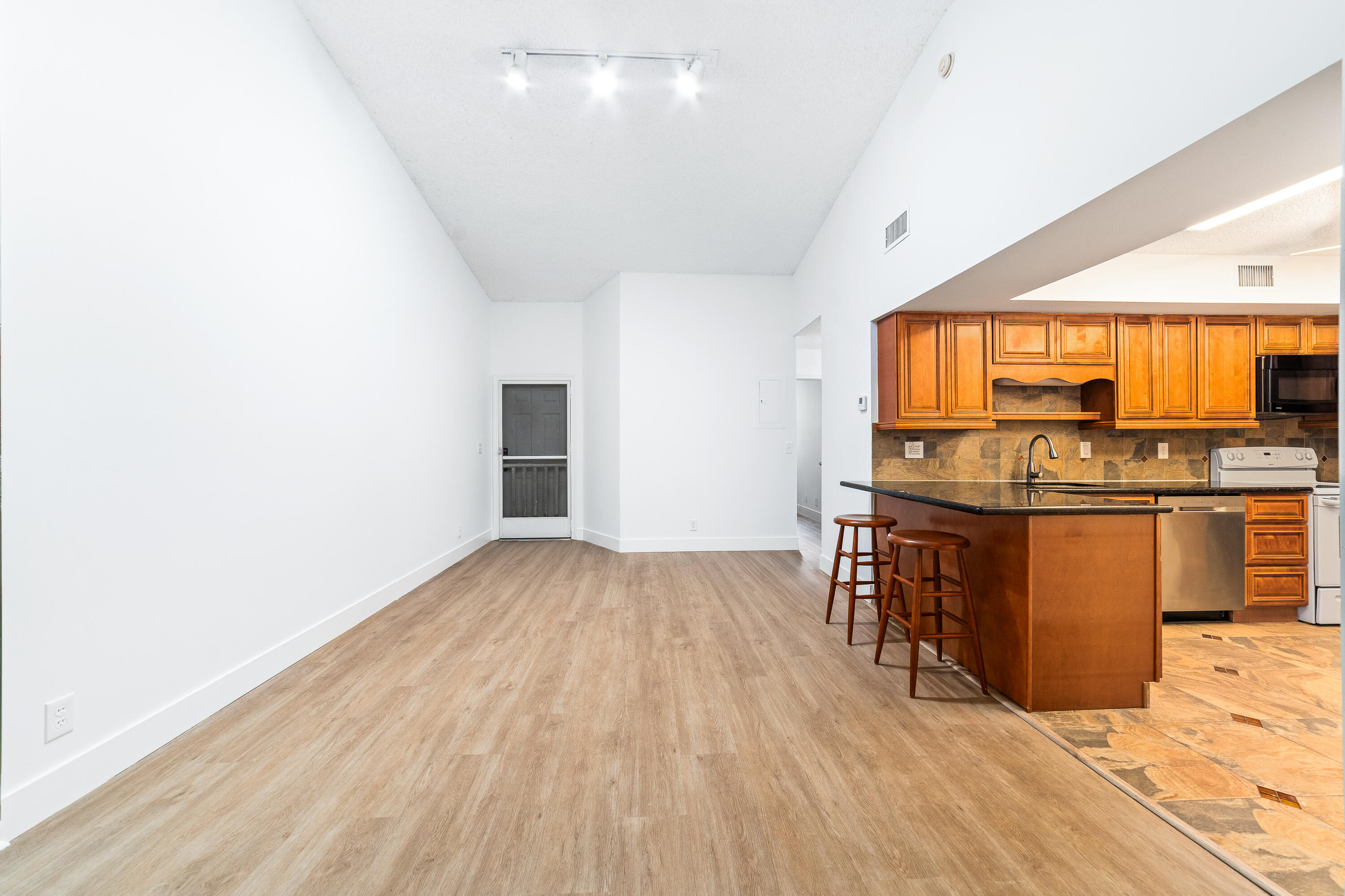 LAKE WINDWOOD CONDO - Residential Lease