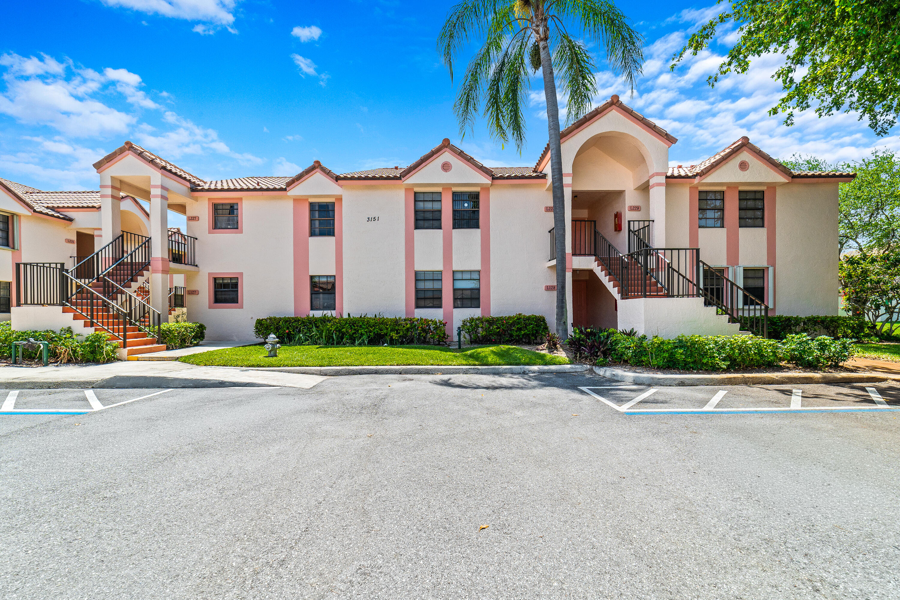 LAKE WINDWOOD CONDO - Residential Lease