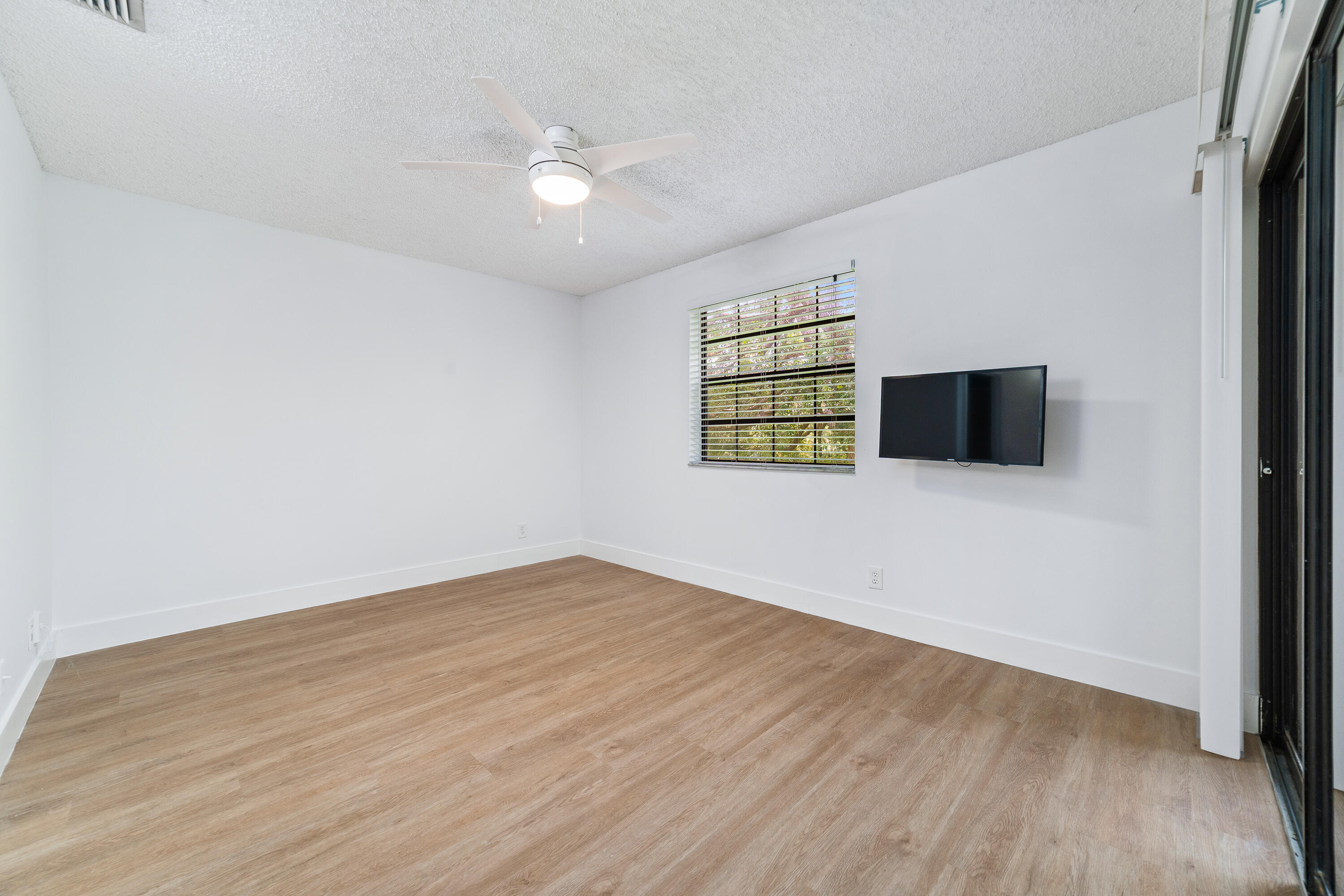 LAKE WINDWOOD CONDO - Residential Lease