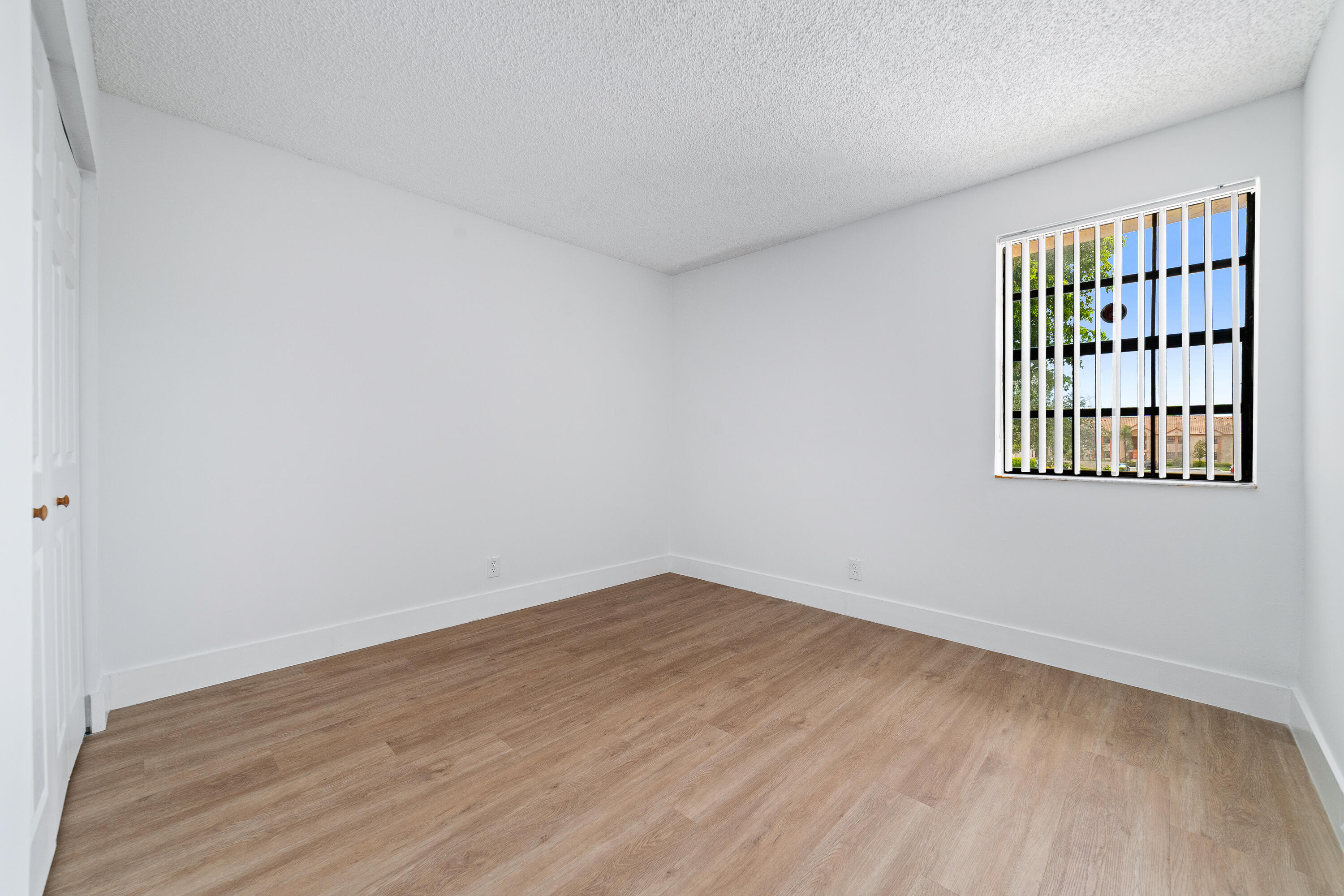 LAKE WINDWOOD CONDO - Residential Lease