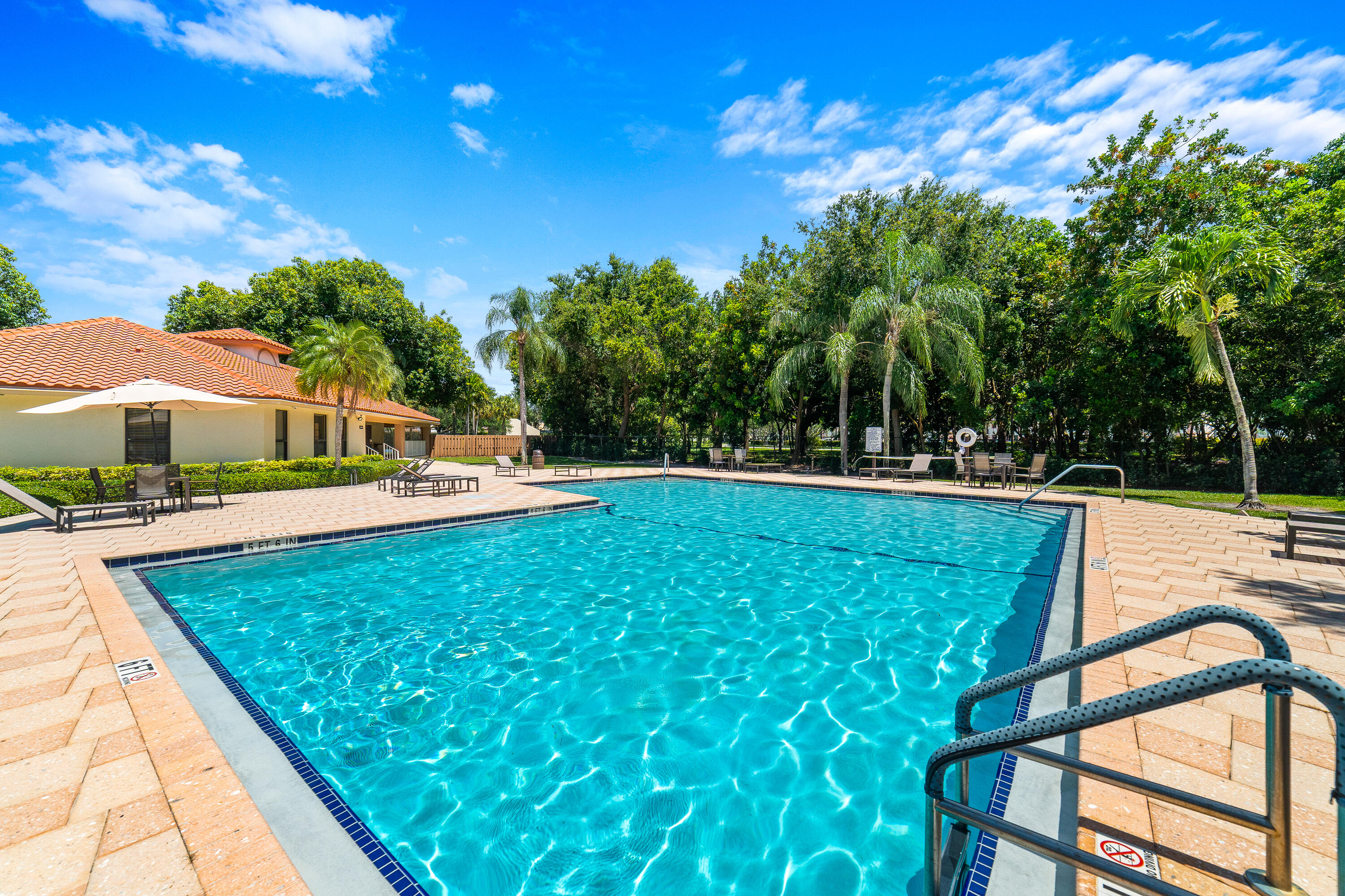 LAKE WINDWOOD CONDO - Residential Lease