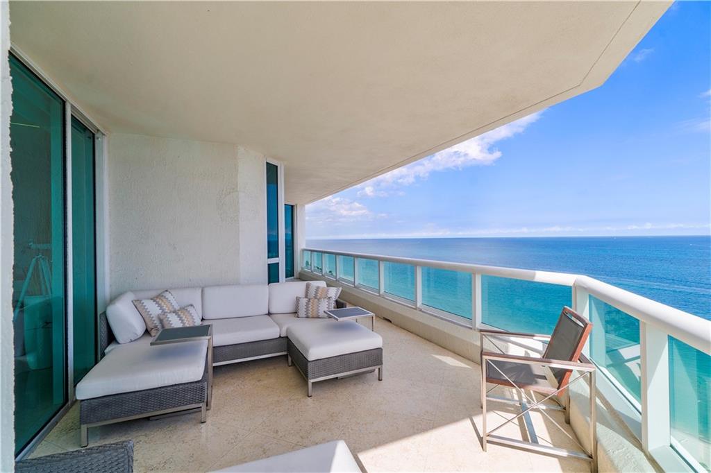 Las Olas Beach Club - Residential