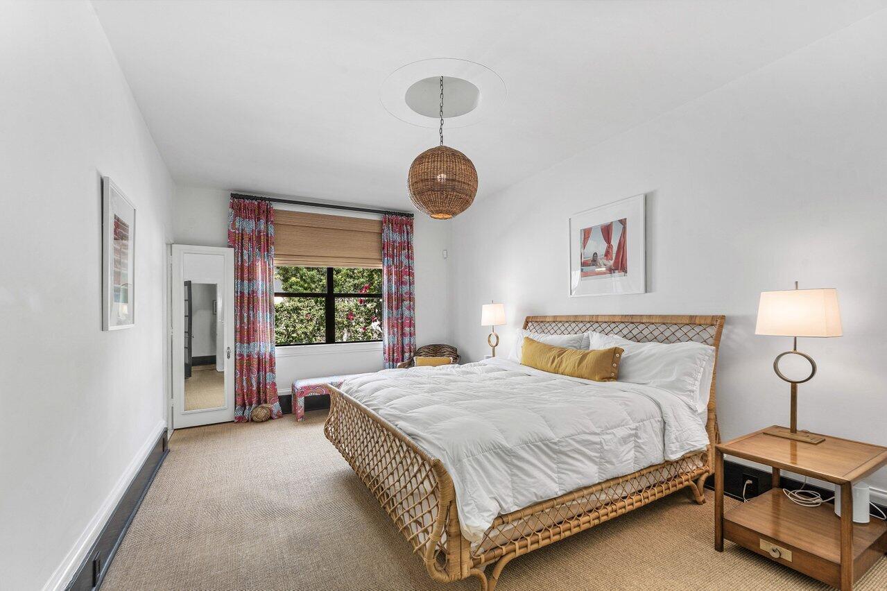 ROYAL PARK - Residential Lease