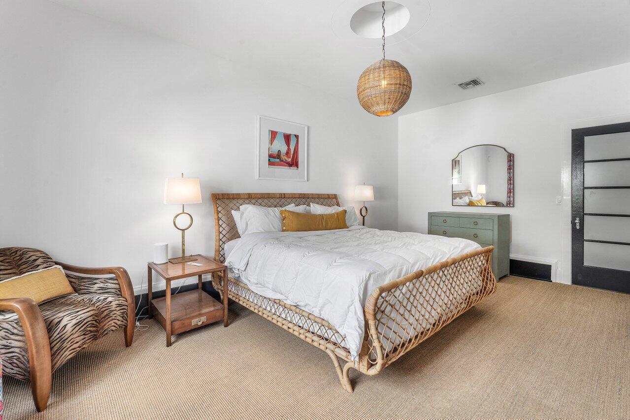 ROYAL PARK - Residential Lease
