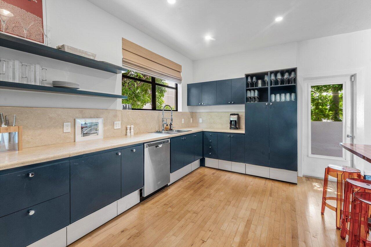 ROYAL PARK - Residential Lease