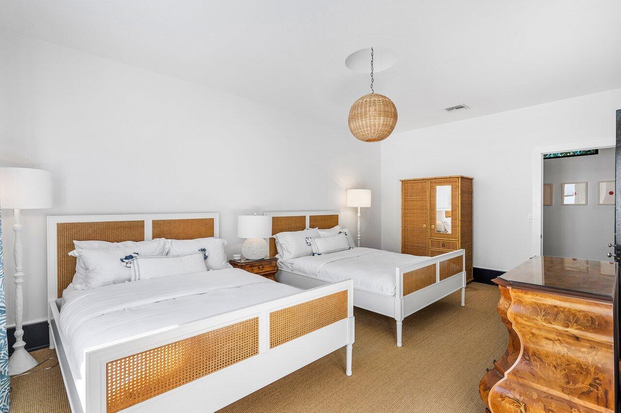 ROYAL PARK - Residential Lease