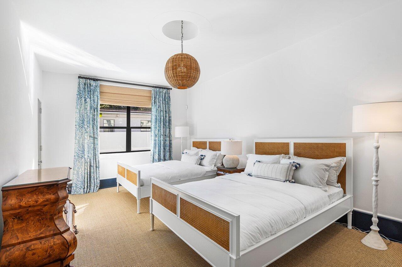 ROYAL PARK - Residential Lease
