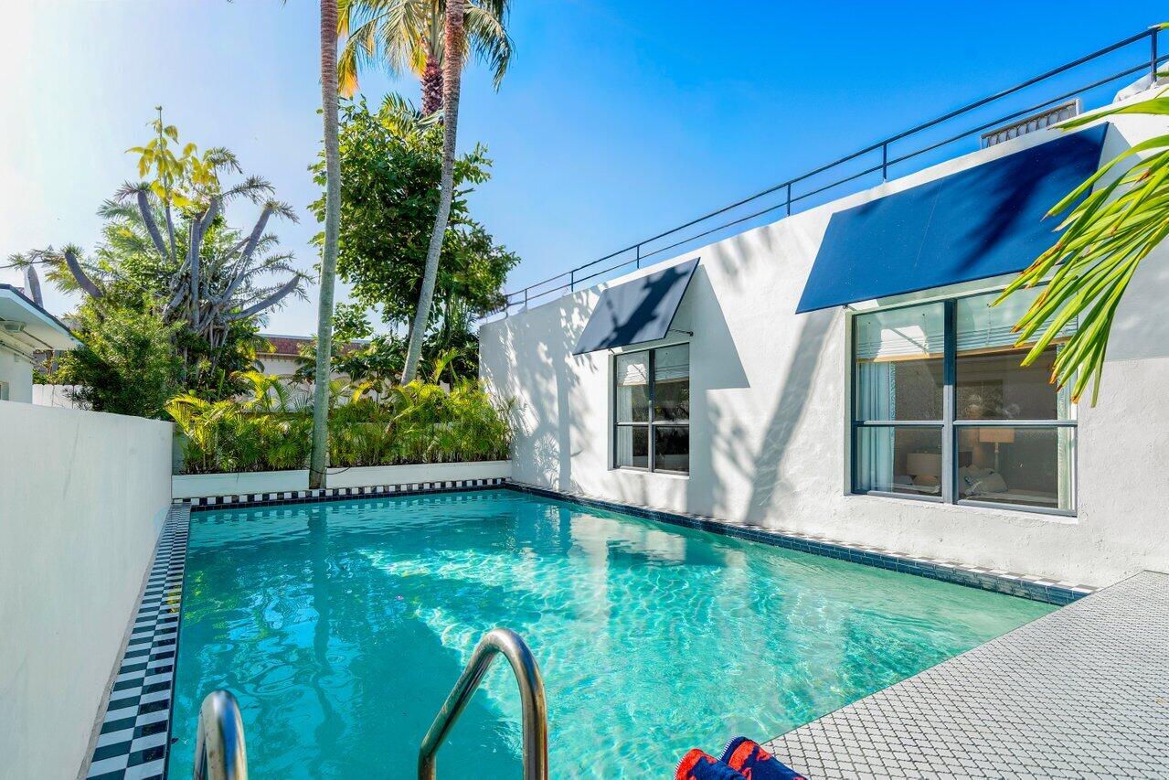 ROYAL PARK - Residential Lease
