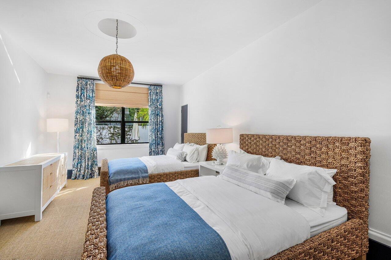 ROYAL PARK - Residential Lease