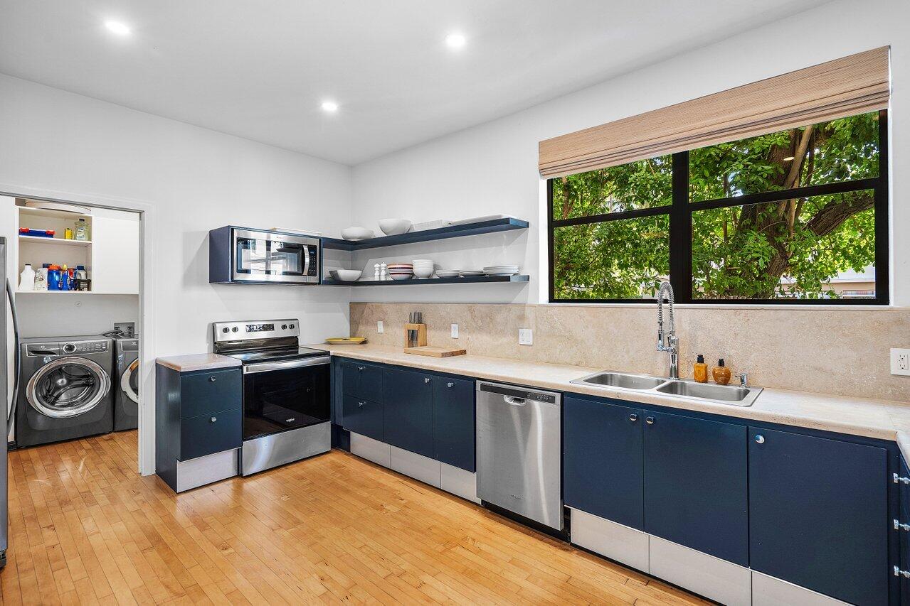ROYAL PARK - Residential Lease