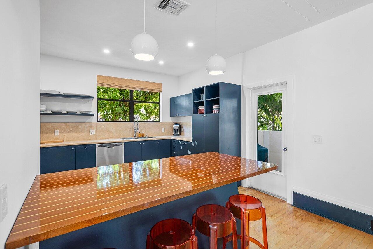 ROYAL PARK - Residential Lease