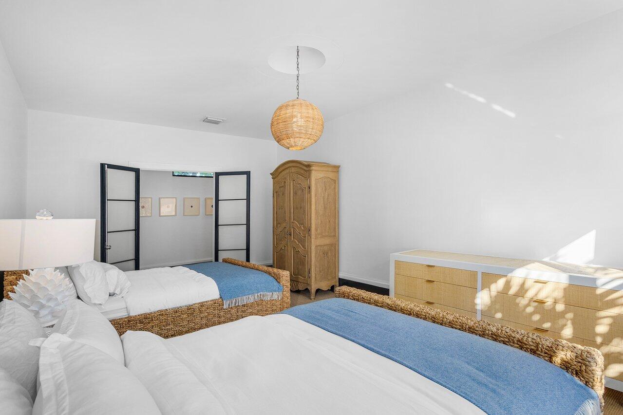 ROYAL PARK - Residential Lease