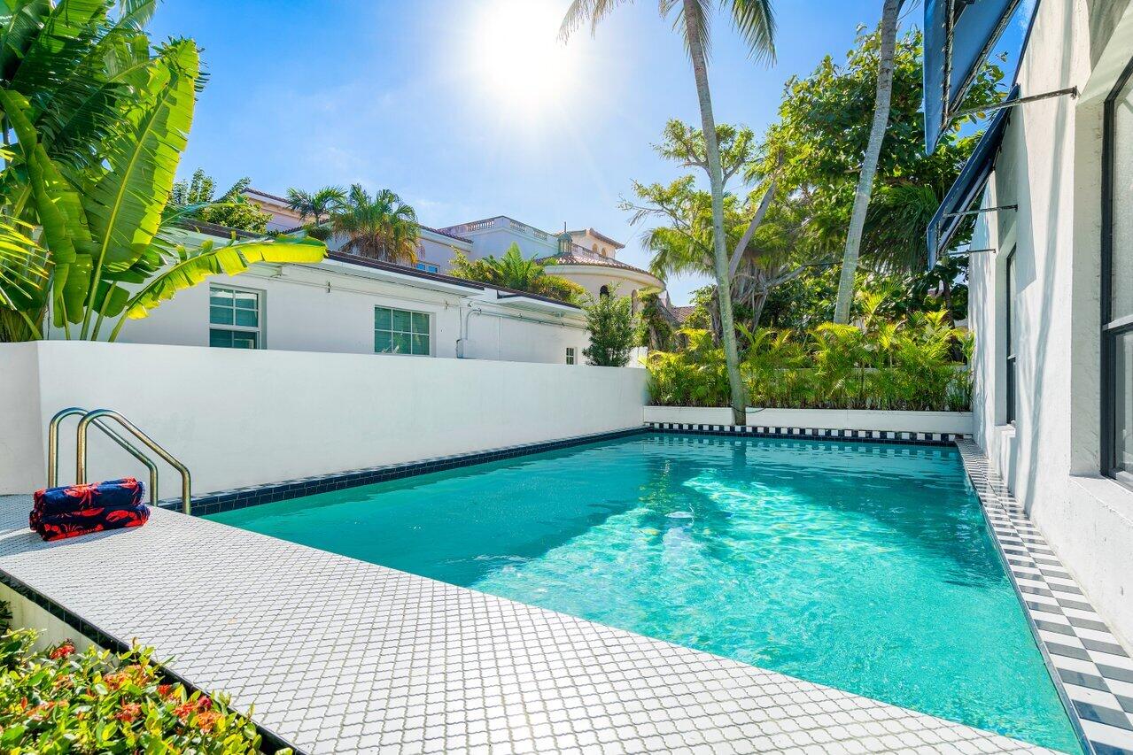 ROYAL PARK - Residential Lease