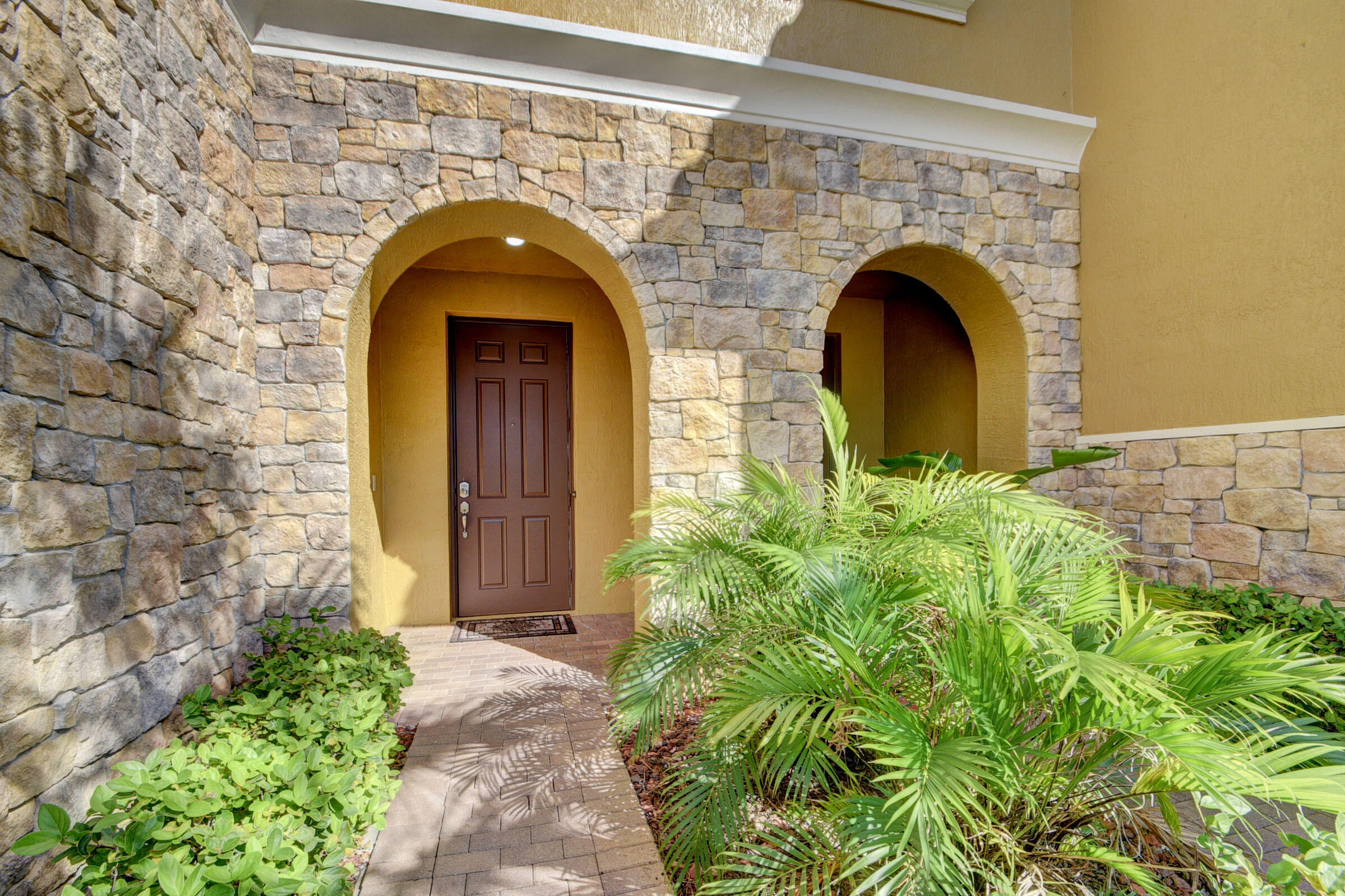 WELLINGTON PARC - Residential Lease