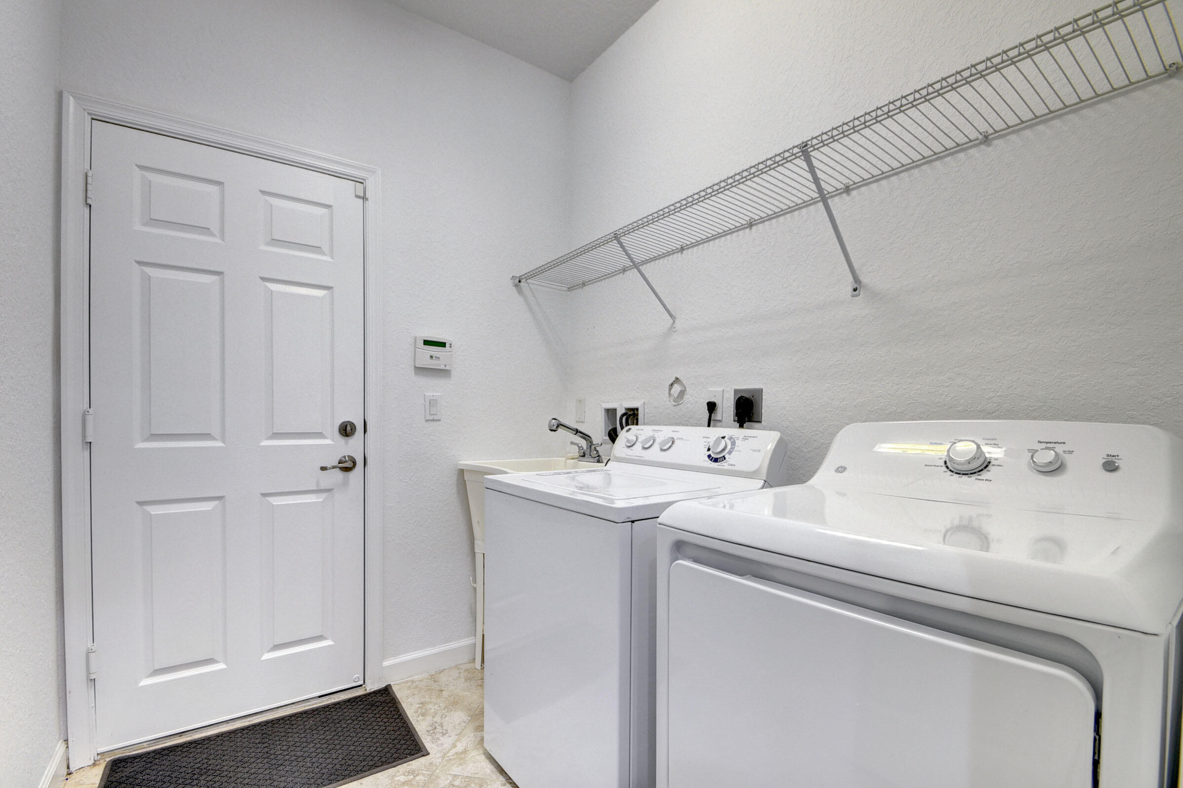 WELLINGTON PARC - Residential Lease