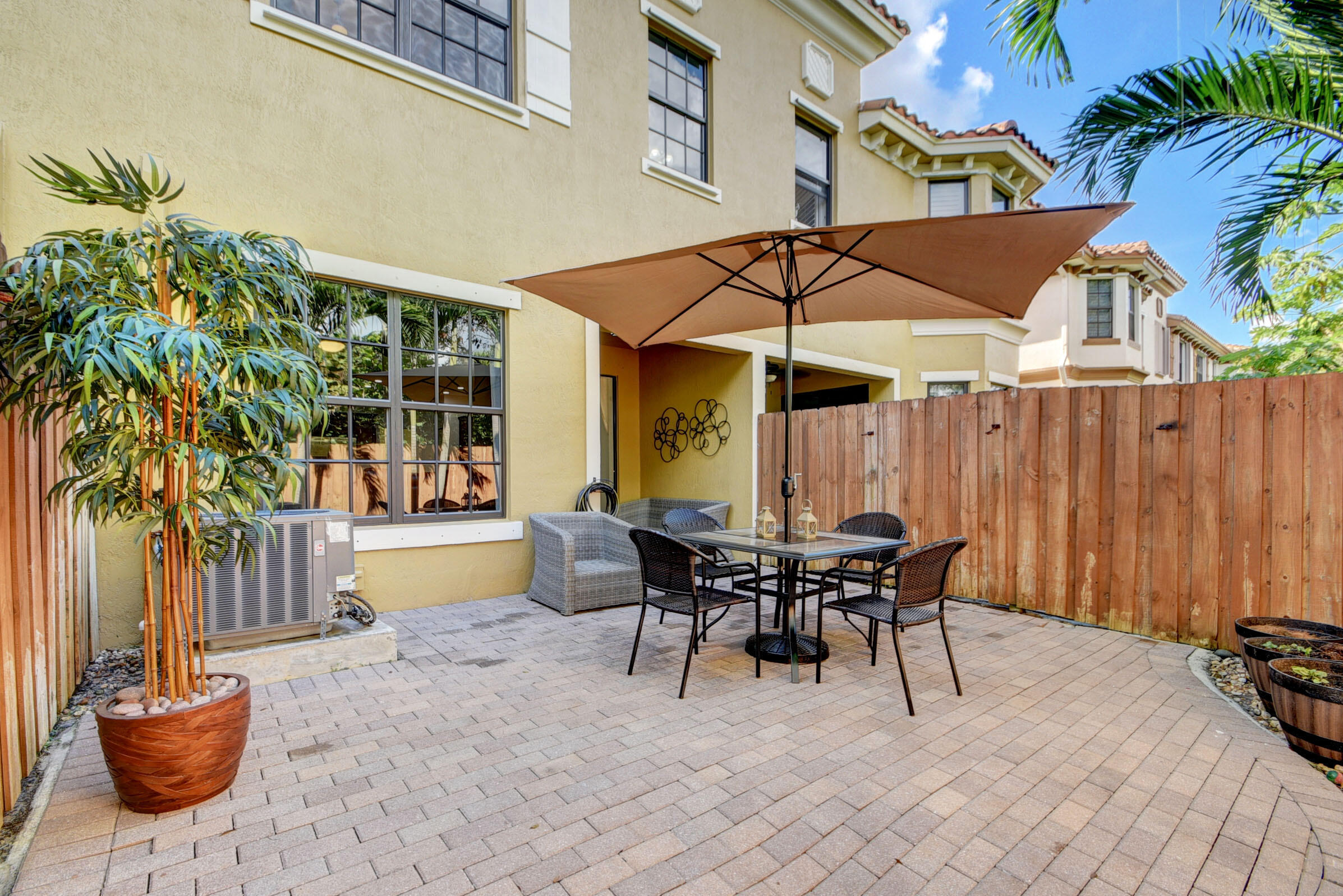 WELLINGTON PARC - Residential Lease