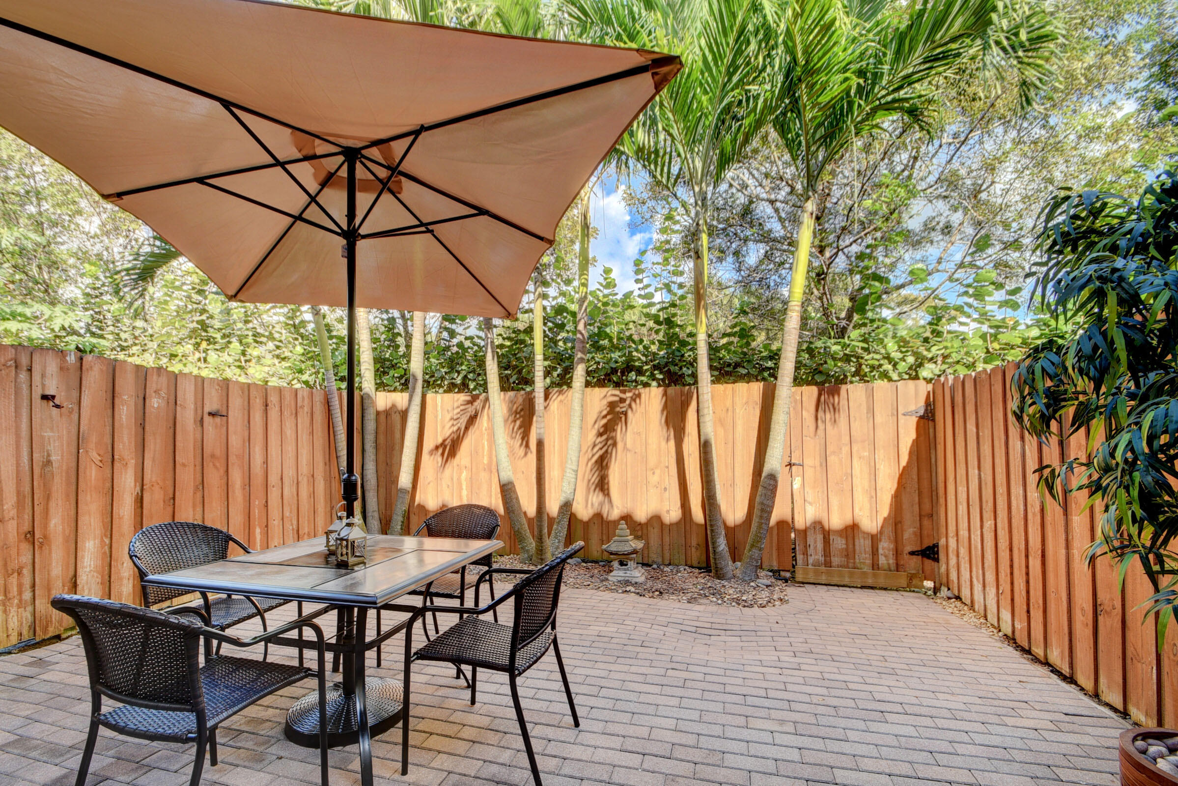 WELLINGTON PARC - Residential Lease