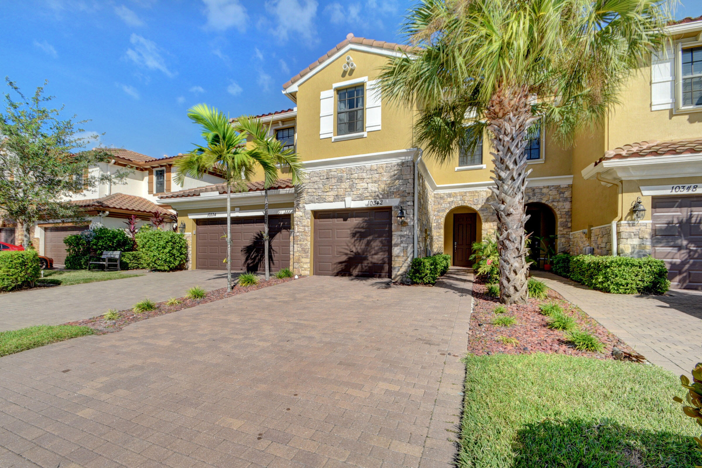 WELLINGTON PARC - Residential Lease