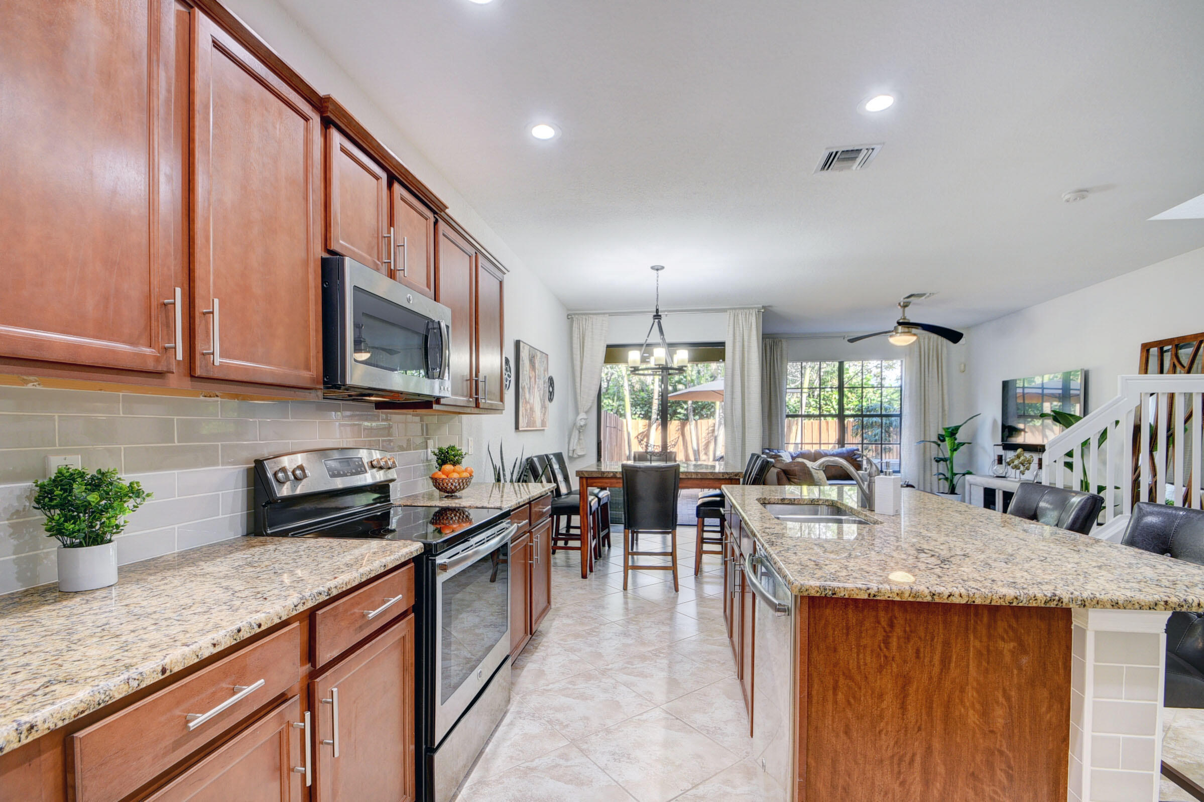 WELLINGTON PARC - Residential Lease