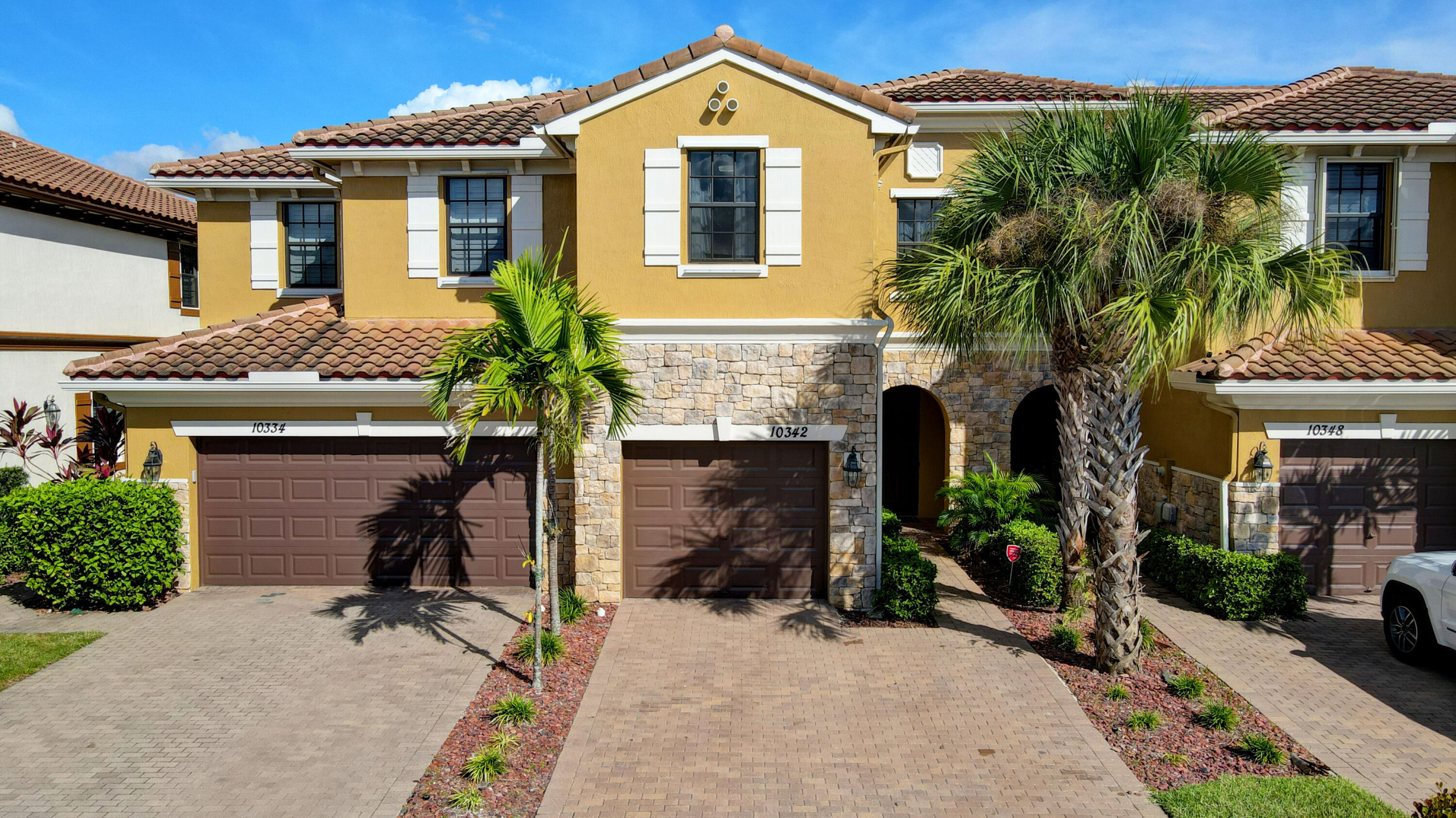 WELLINGTON PARC - Residential Lease