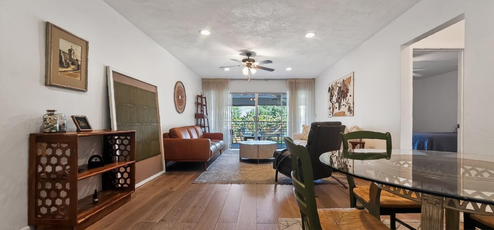 This quaint 55+ condo features white oak engineered hardwood flooring and boasts a tasteful layout and stunning garden views. This space is within walking distance from boutique shops, cafes, art studios, the community pool,  local restaurants and the two lovely pocket parks with intracoastal access.
