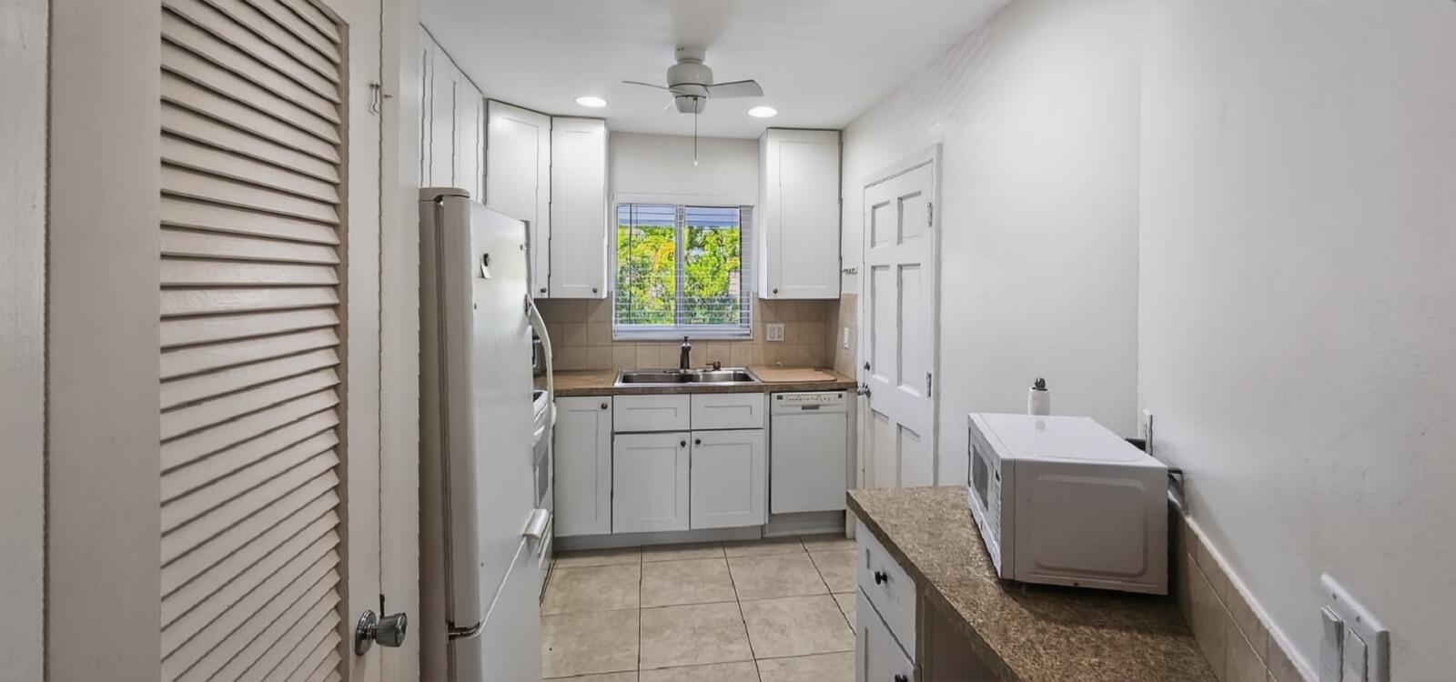 TEQUESTA GARDEN CONDO 7 - Residential