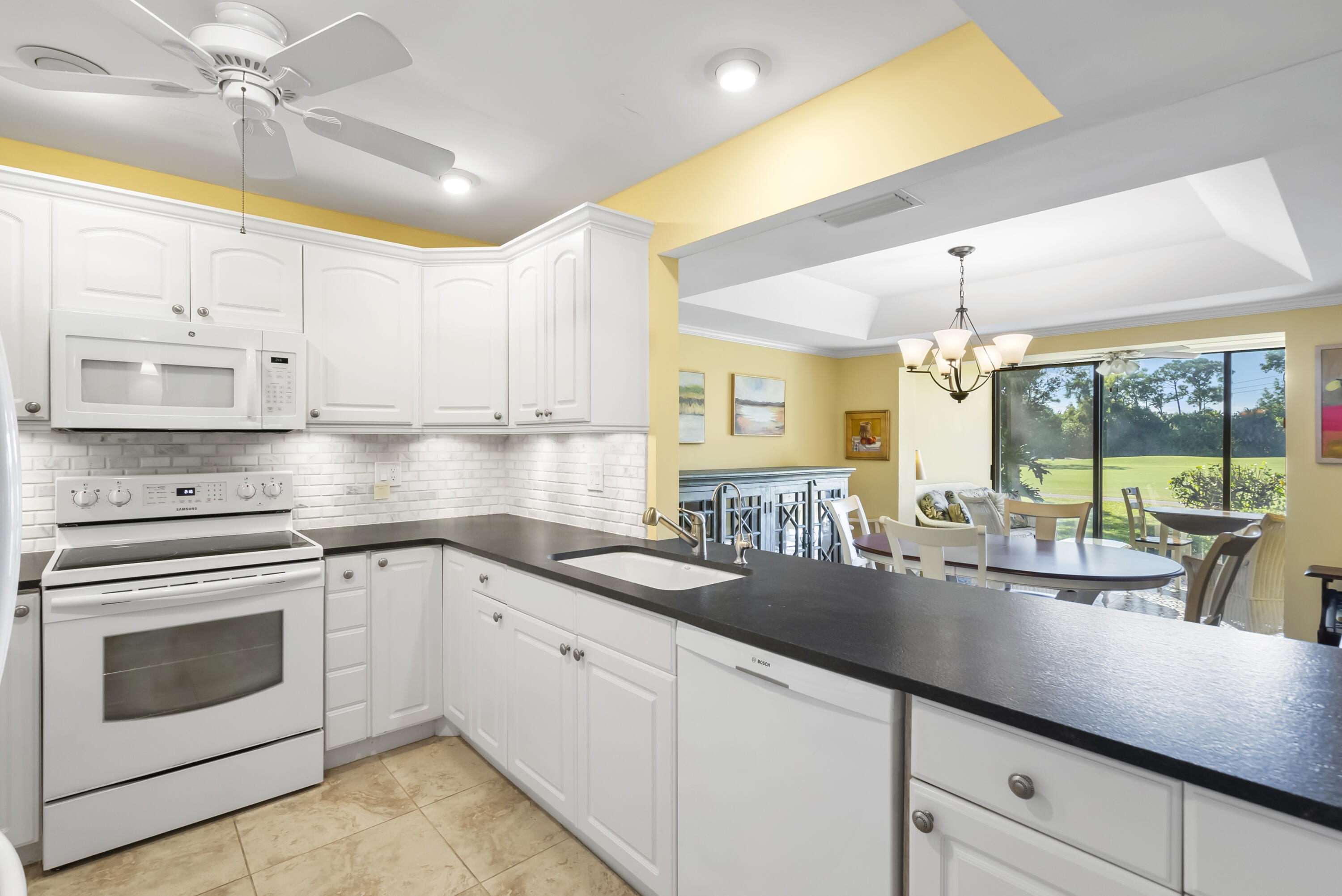 FOXCROSS IN MARINER SANDS - Residential