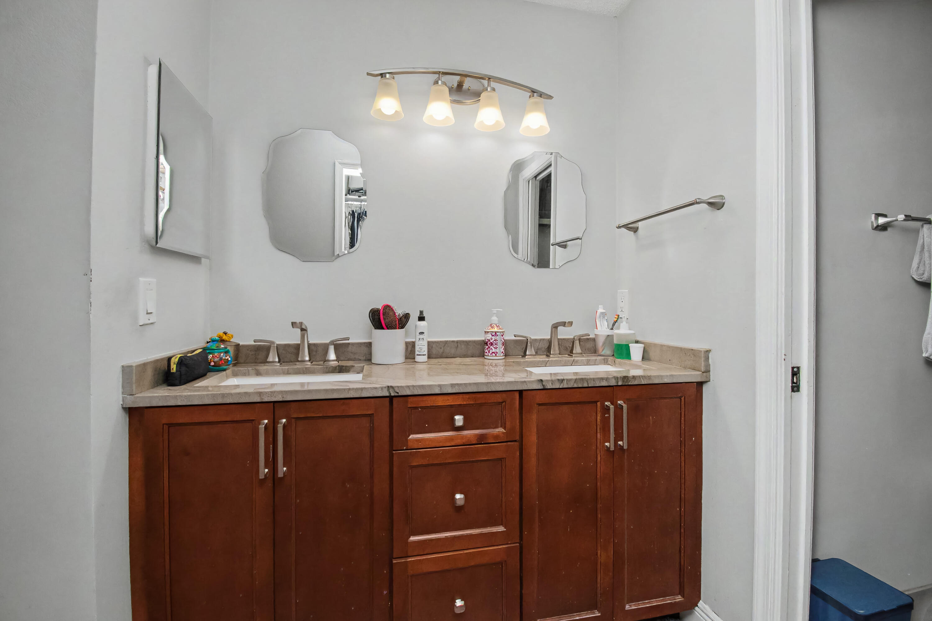 THORNHILL GREEN - Residential Lease
