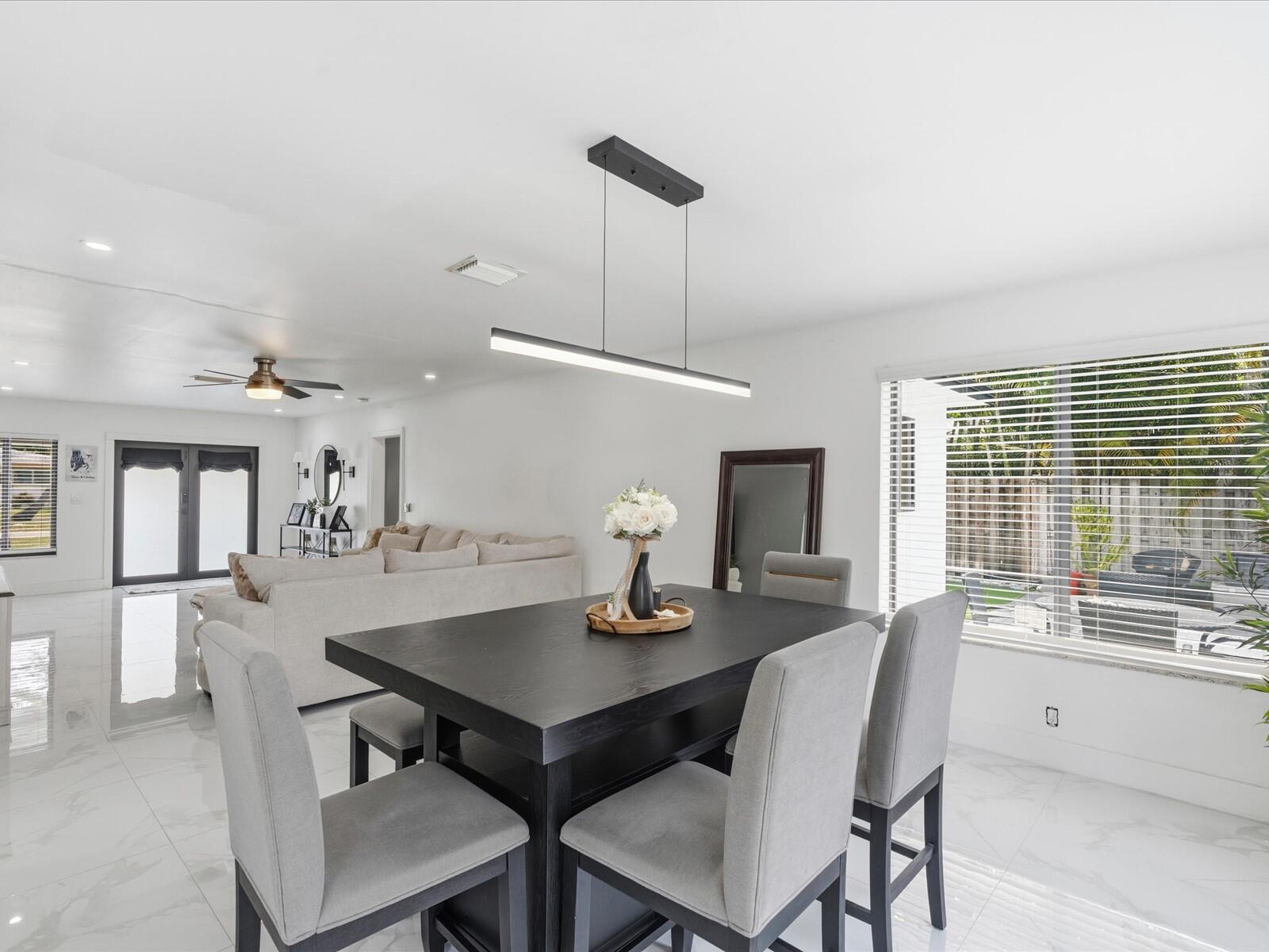 HOLLYWOOD LITTLE RANCHES - Residential