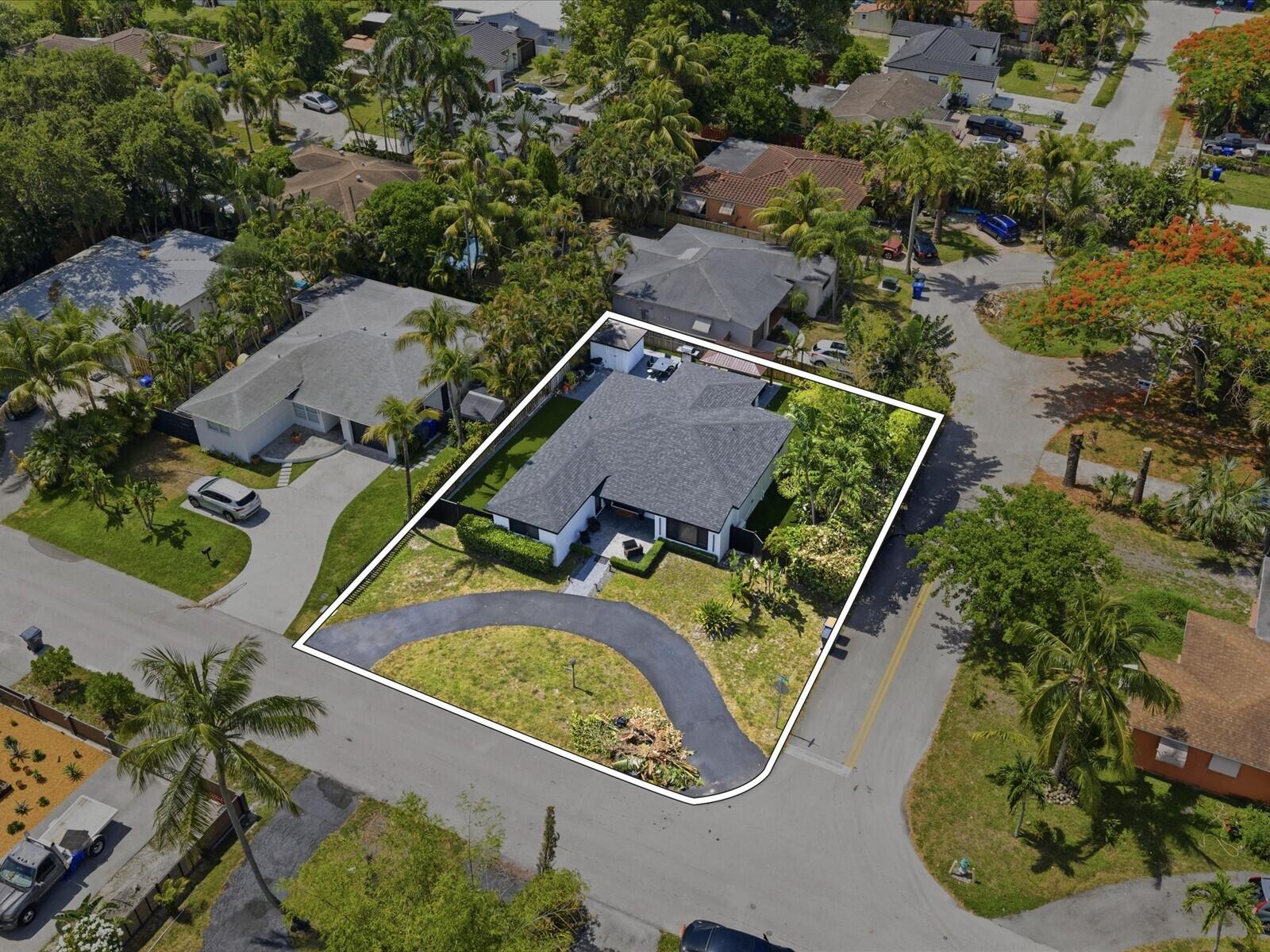 HOLLYWOOD LITTLE RANCHES - Residential