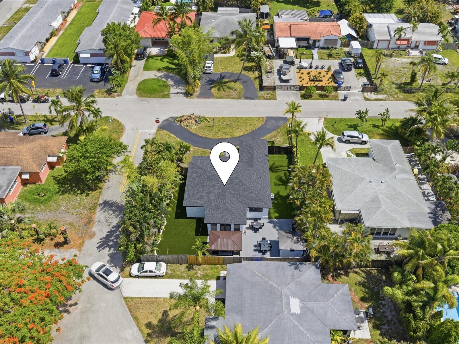 HOLLYWOOD LITTLE RANCHES - Residential