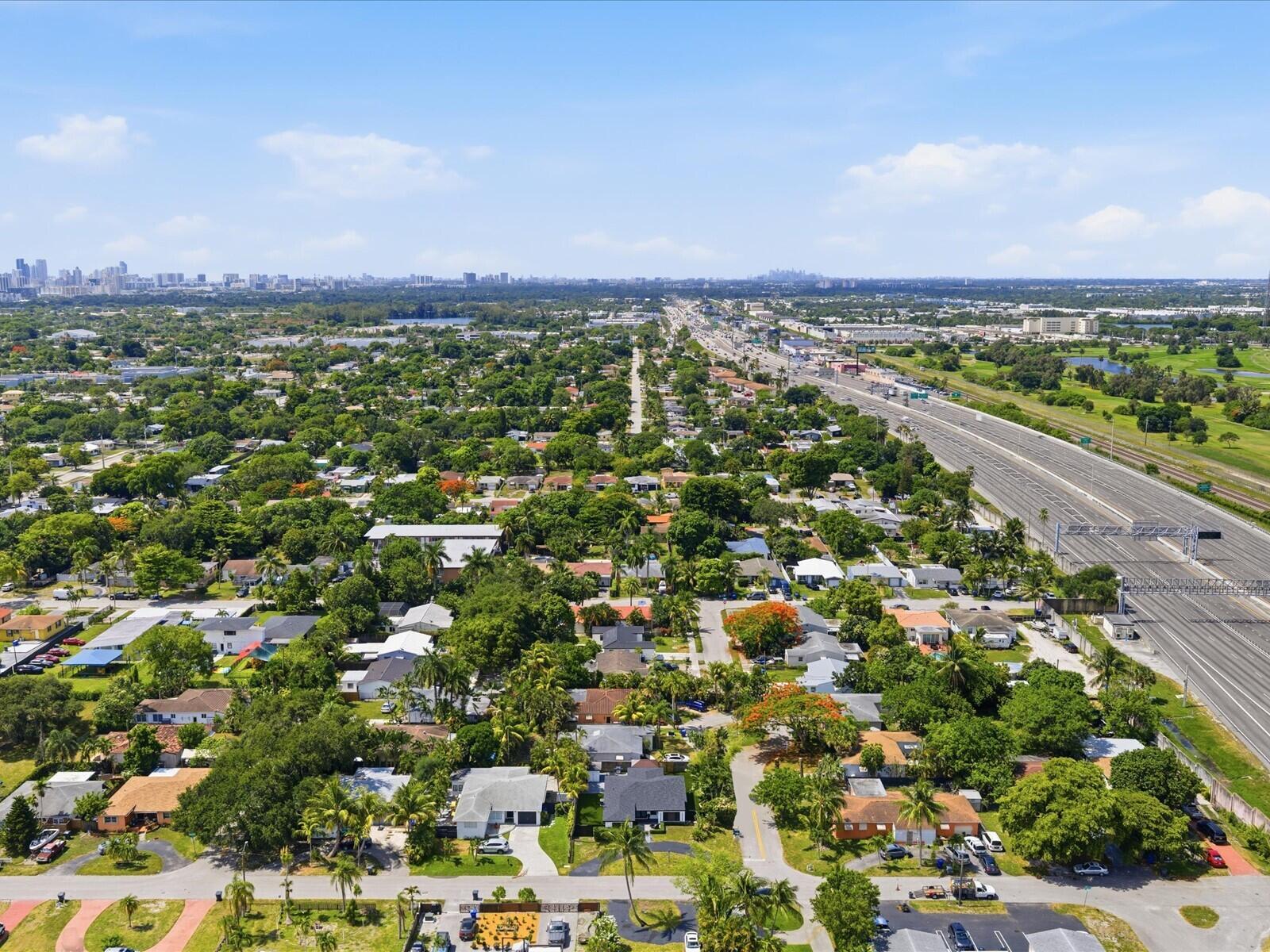 HOLLYWOOD LITTLE RANCHES - Residential