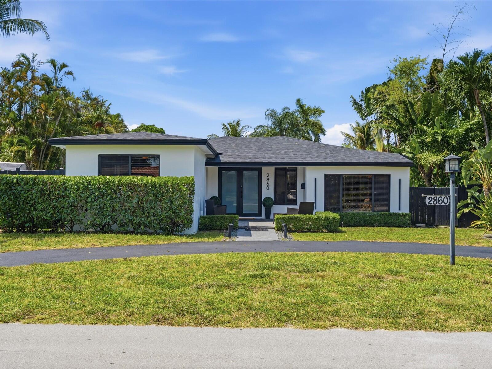 HOLLYWOOD LITTLE RANCHES - Residential