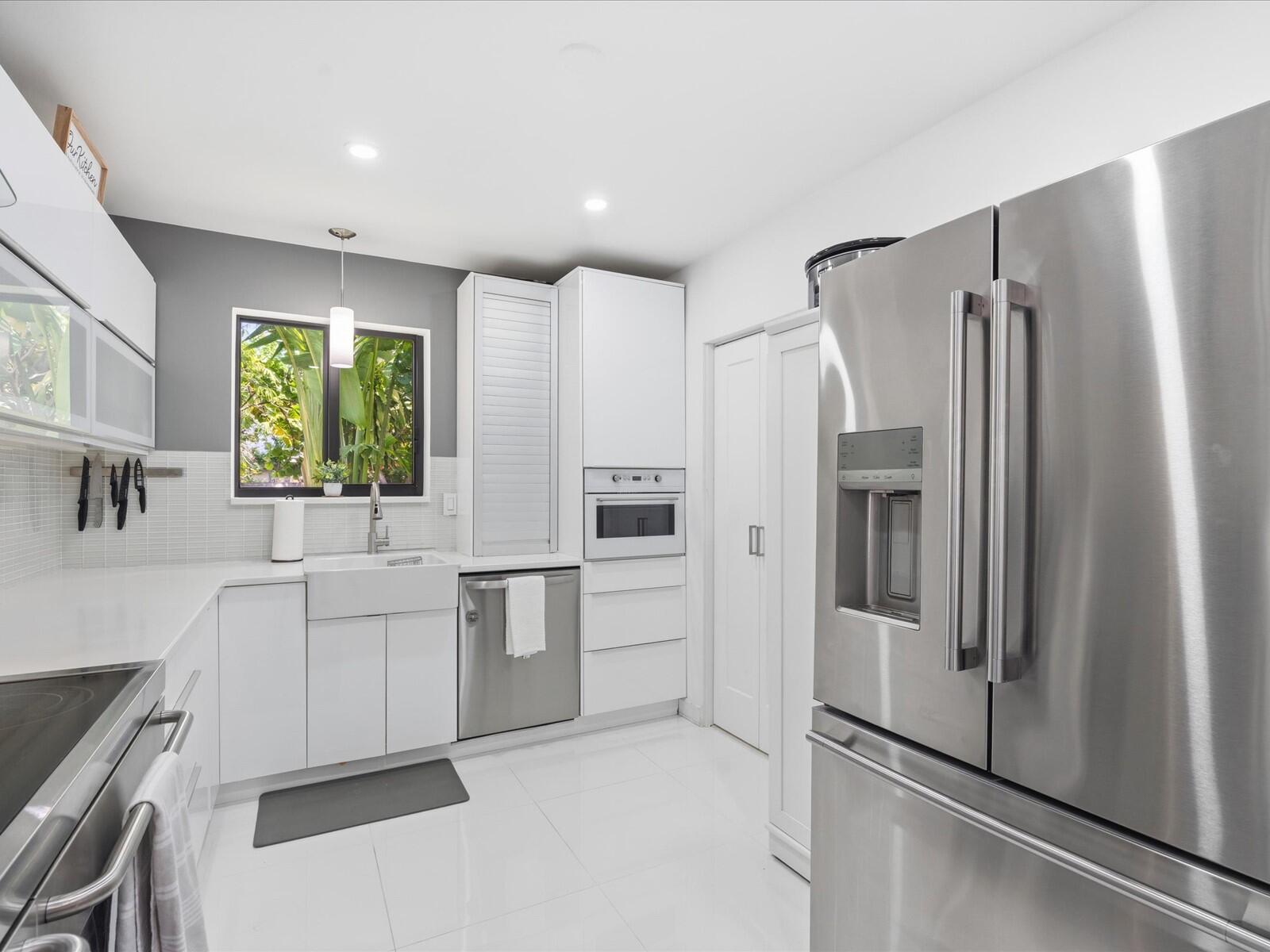 HOLLYWOOD LITTLE RANCHES - Residential