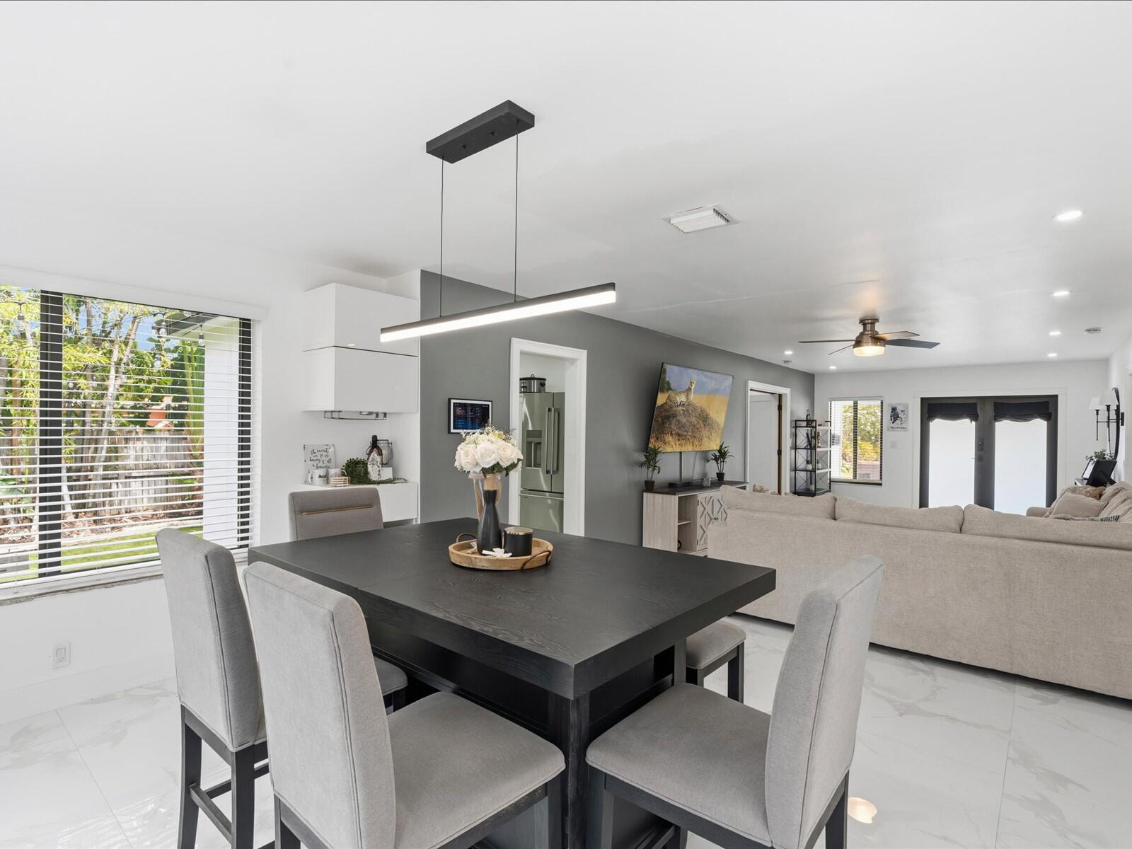 HOLLYWOOD LITTLE RANCHES - Residential