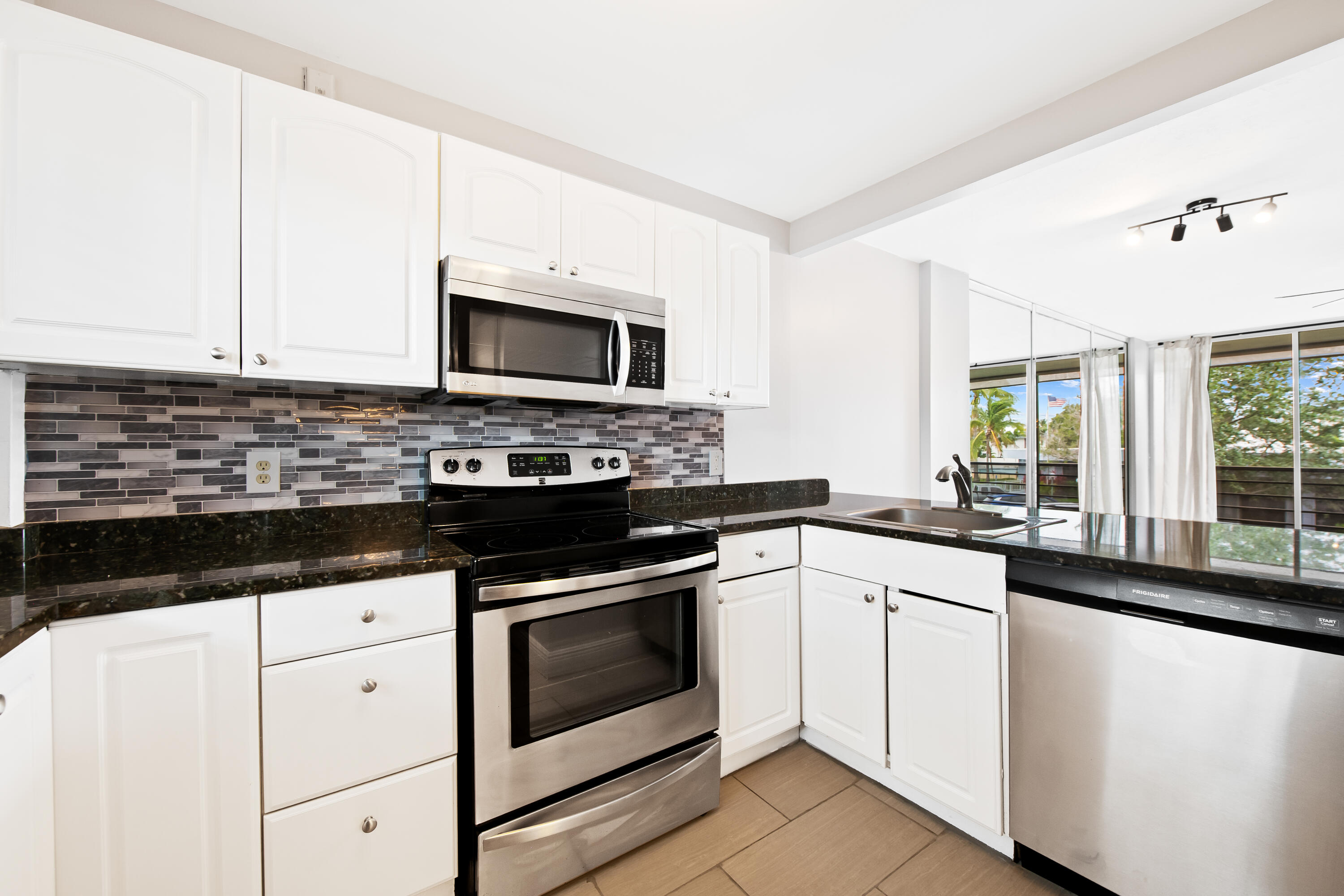ROYAL PARK CONDO - Residential