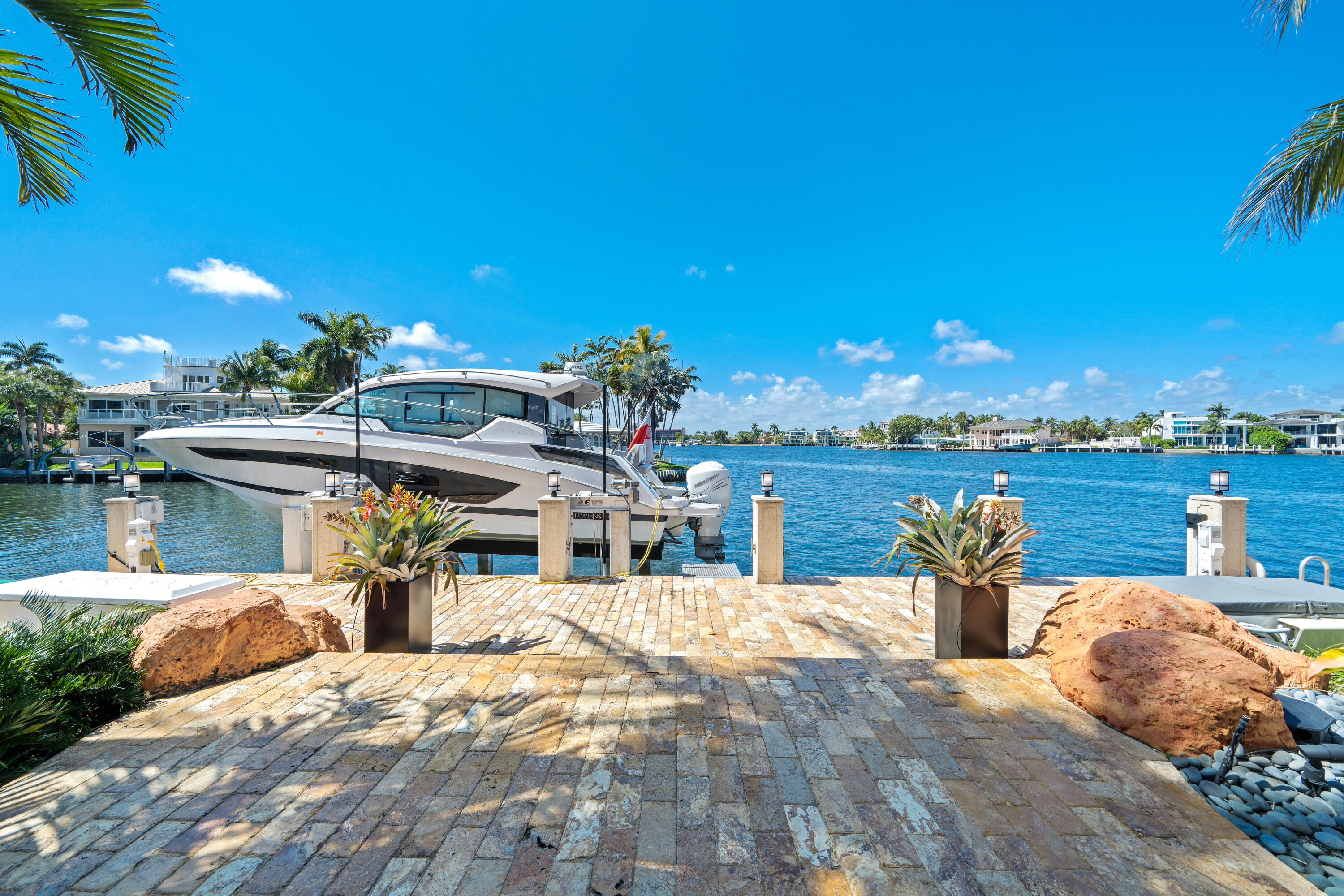 SANTA BARBARA SHORES - Residential