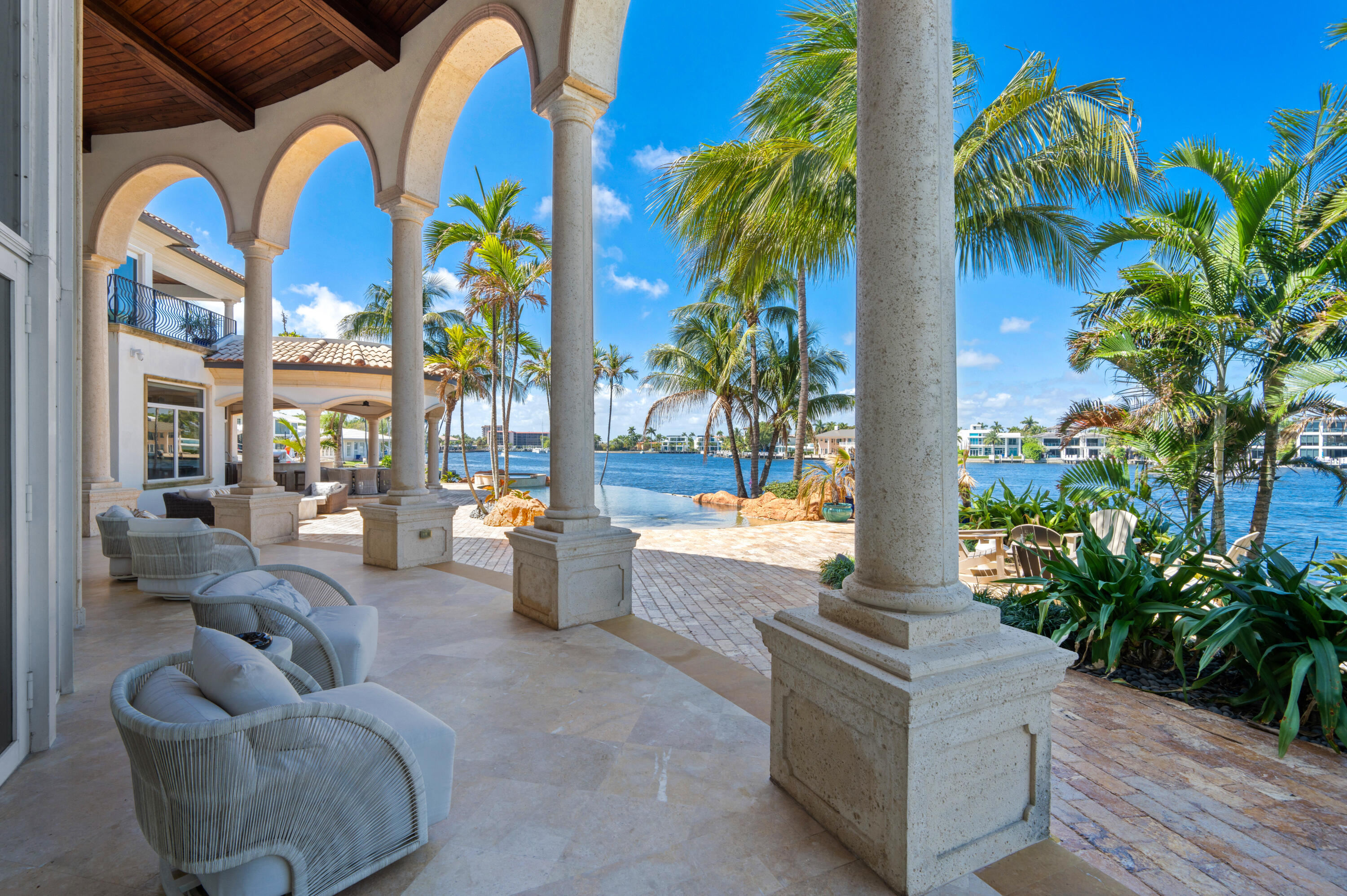 SANTA BARBARA SHORES - Residential