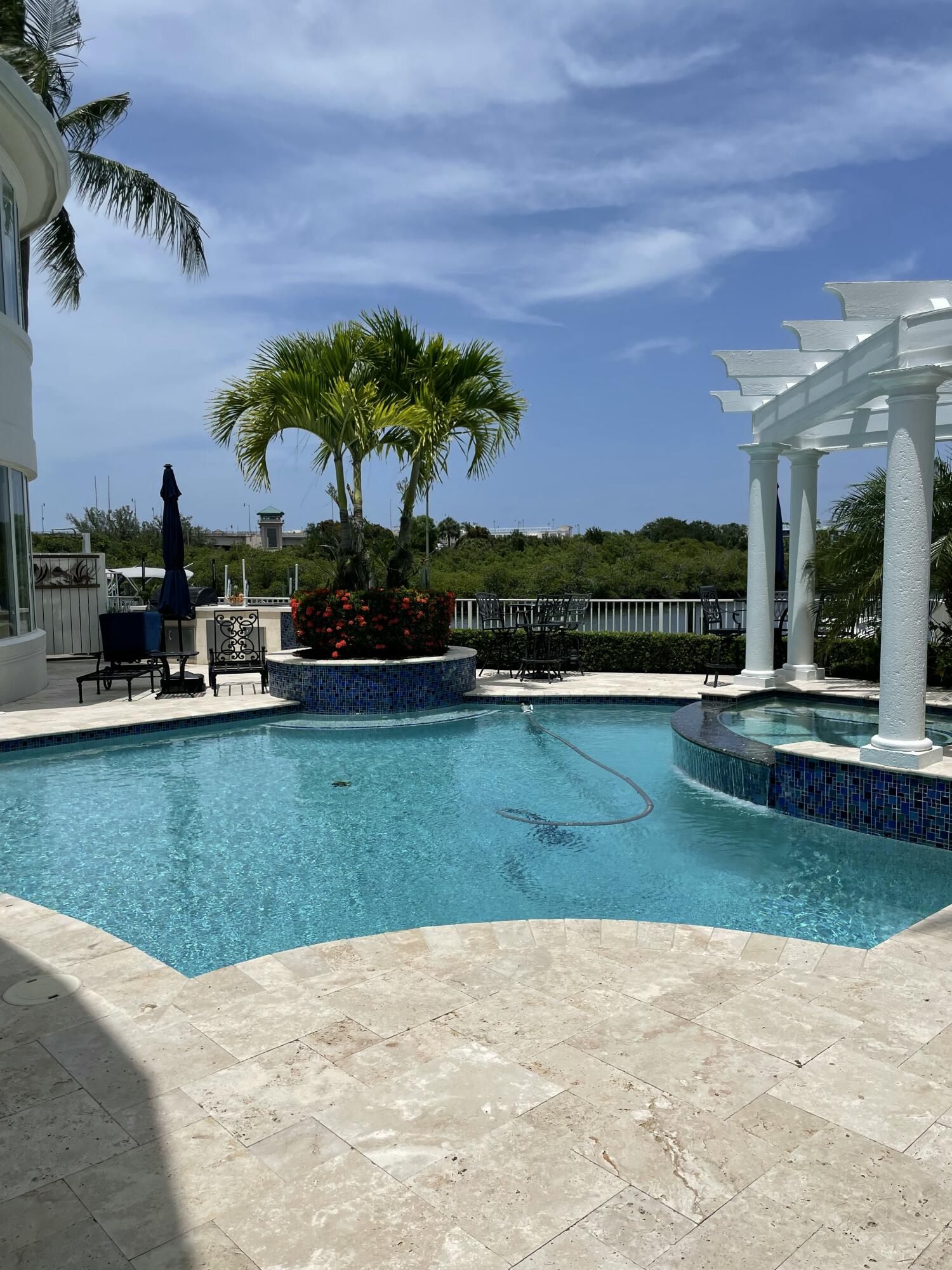 HARBOUR AT JONATHANS LANDING - Residential