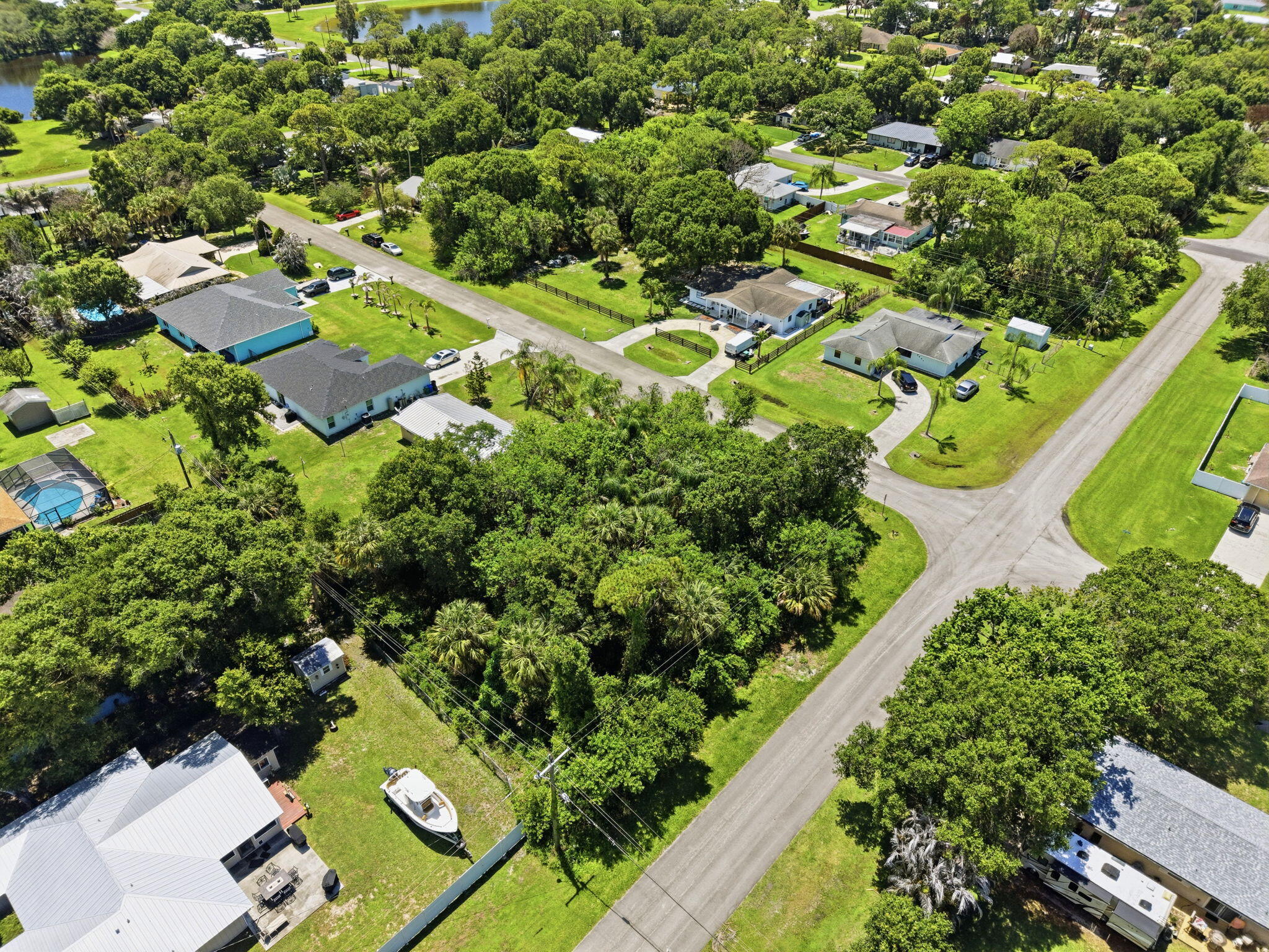 Rare oversized corner lot in Lakewood Park! Offering extra space and visibility, this oversized homesite provides endless possibilities for your future home or investment. City water is available, and septic installation is permitted. Take advantage of the voluntary HOA for only $75 annually—giving you lake access with some of the best fishing in Florida, without the burden of restrictive HOA regulations. A fantastic opportunity to build in a convenient and growing Florida community!
