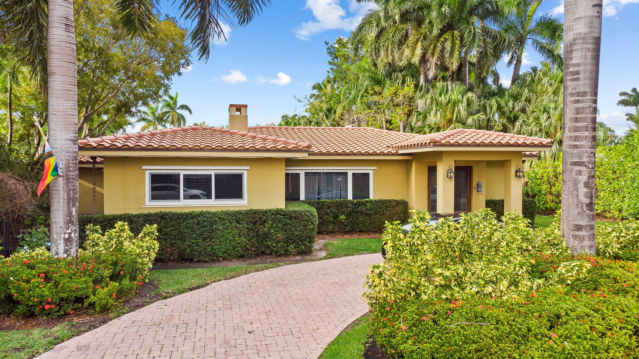 HOLLYWOOD LAKES SECTION - Residential