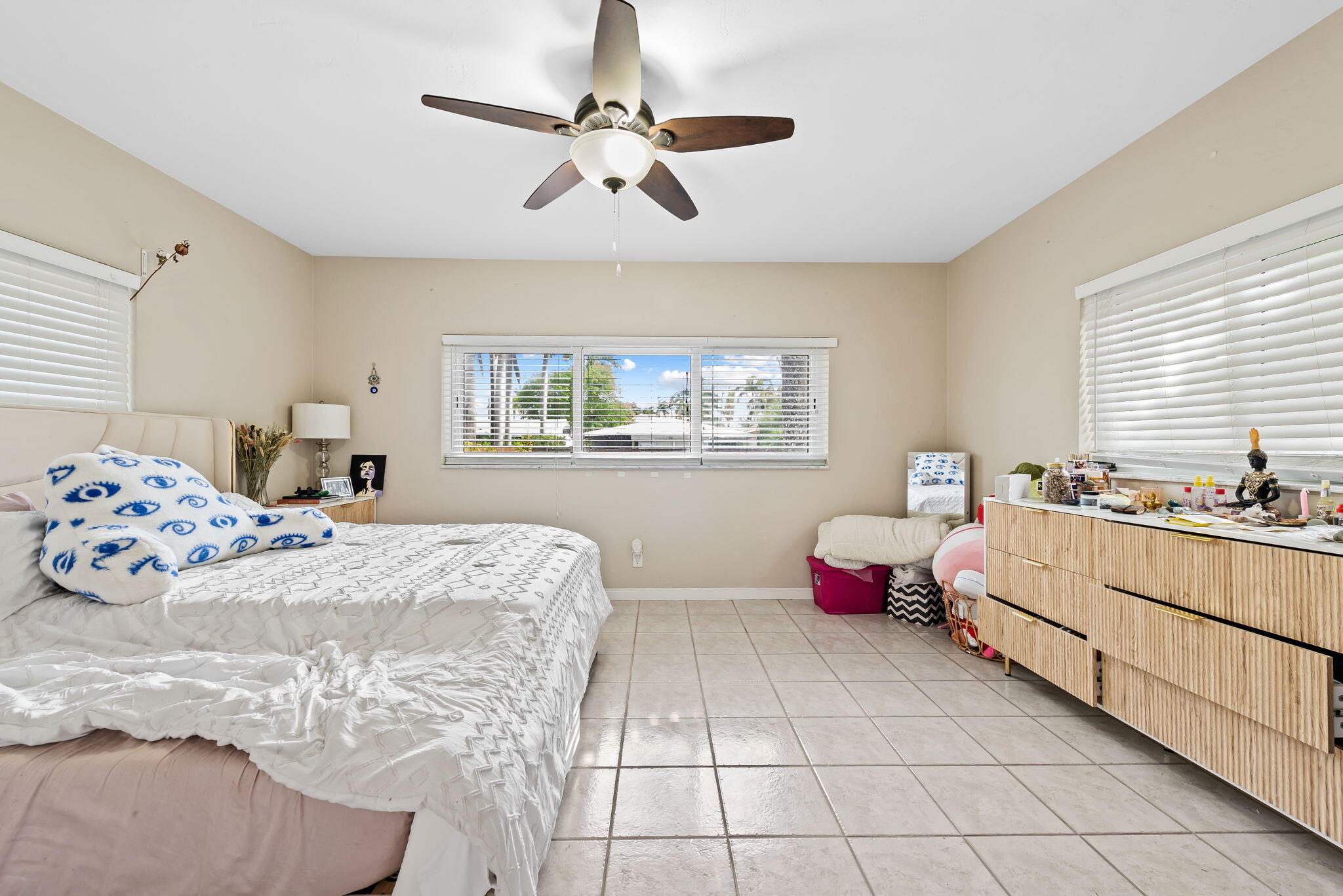 HOLLYWOOD LAKES SECTION - Residential