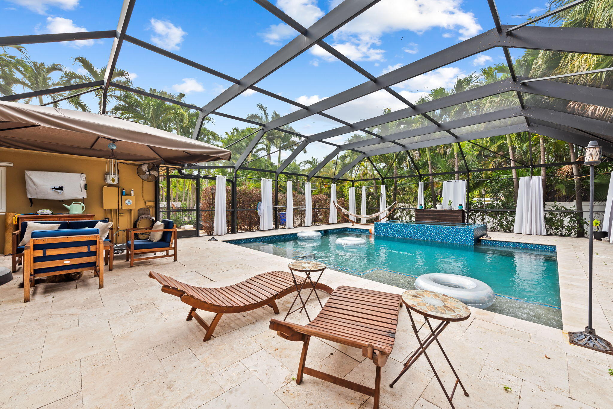 HOLLYWOOD LAKES SECTION - Residential