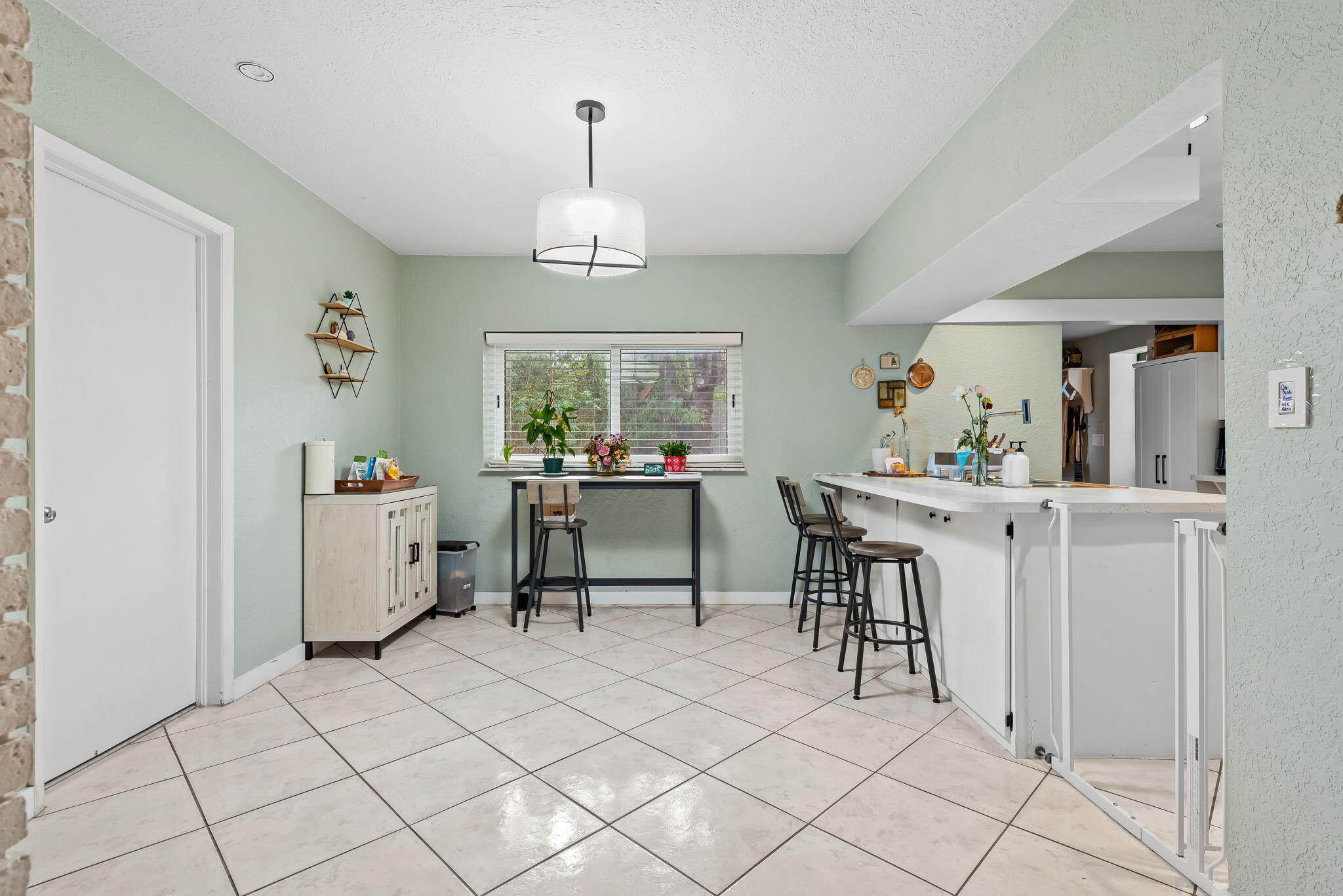 HOLLYWOOD LAKES SECTION - Residential