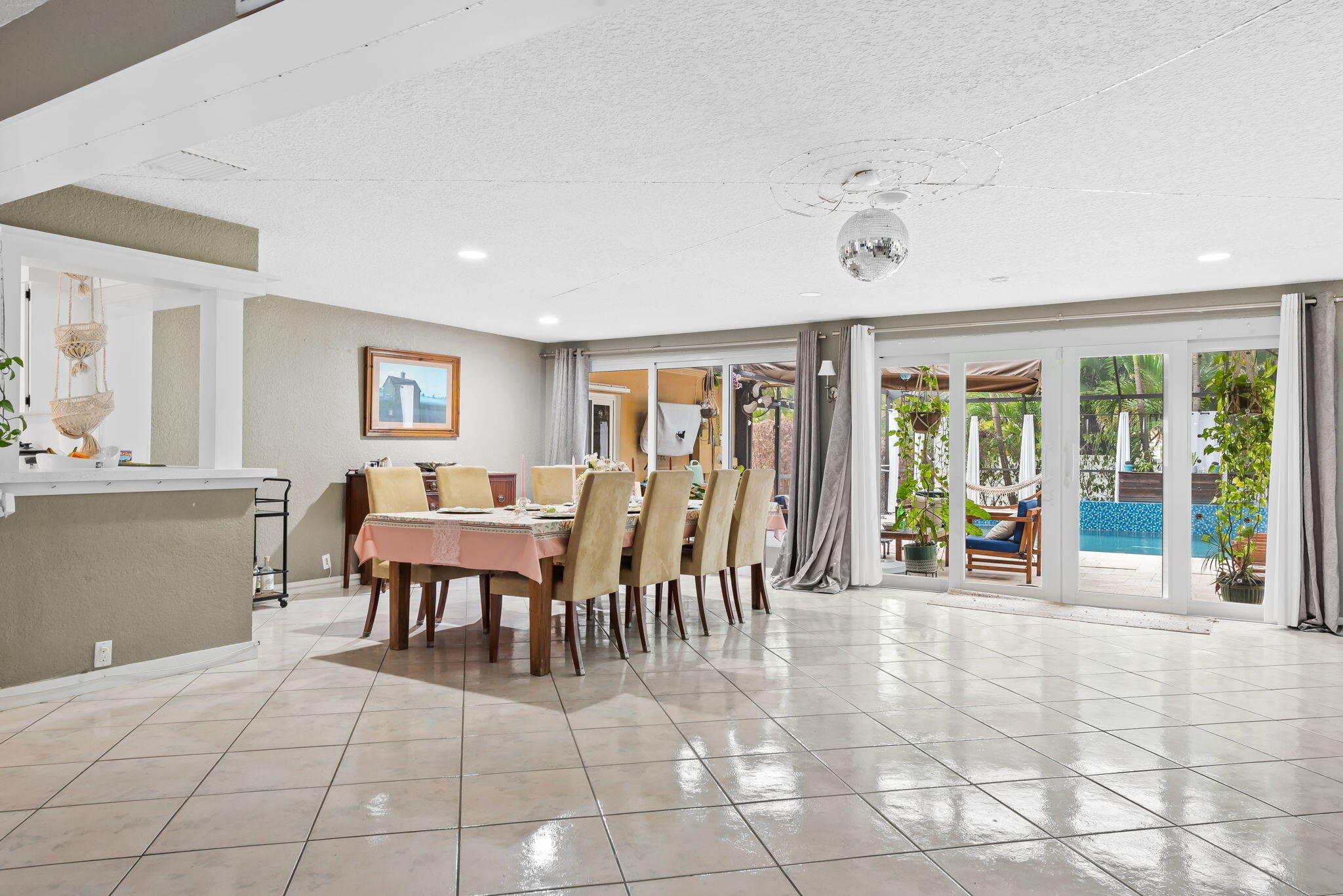 HOLLYWOOD LAKES SECTION - Residential