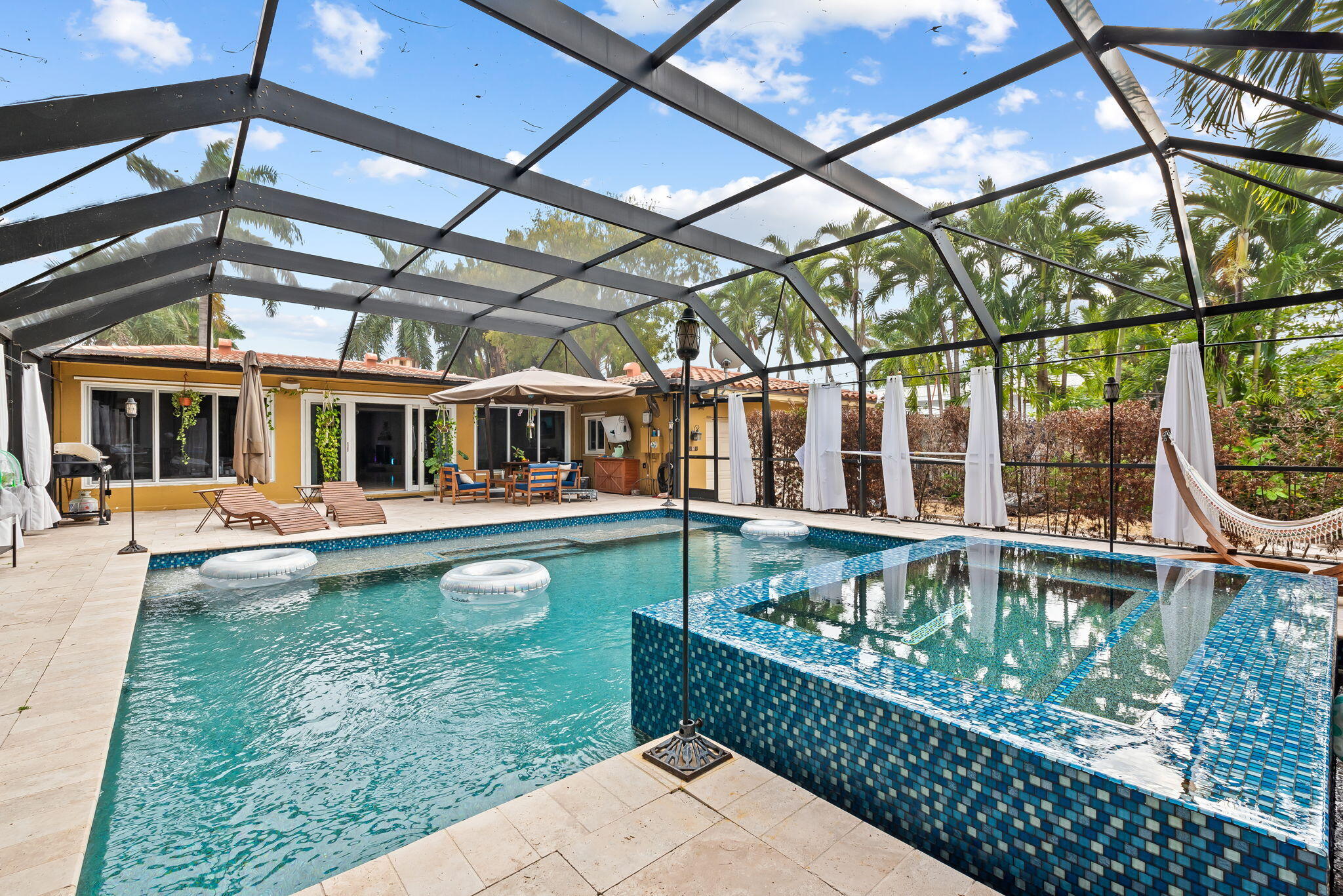 HOLLYWOOD LAKES SECTION - Residential