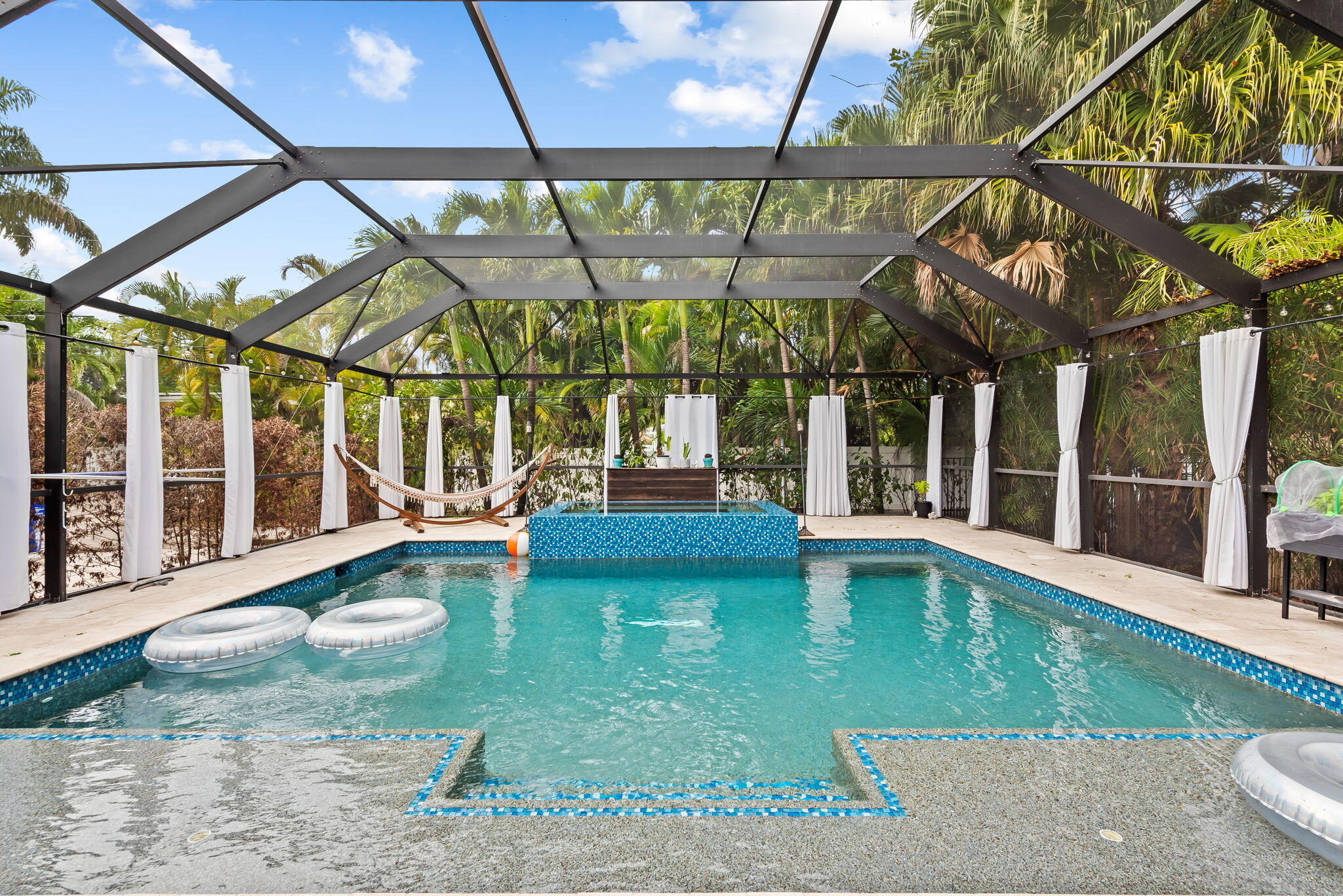 HOLLYWOOD LAKES SECTION - Residential